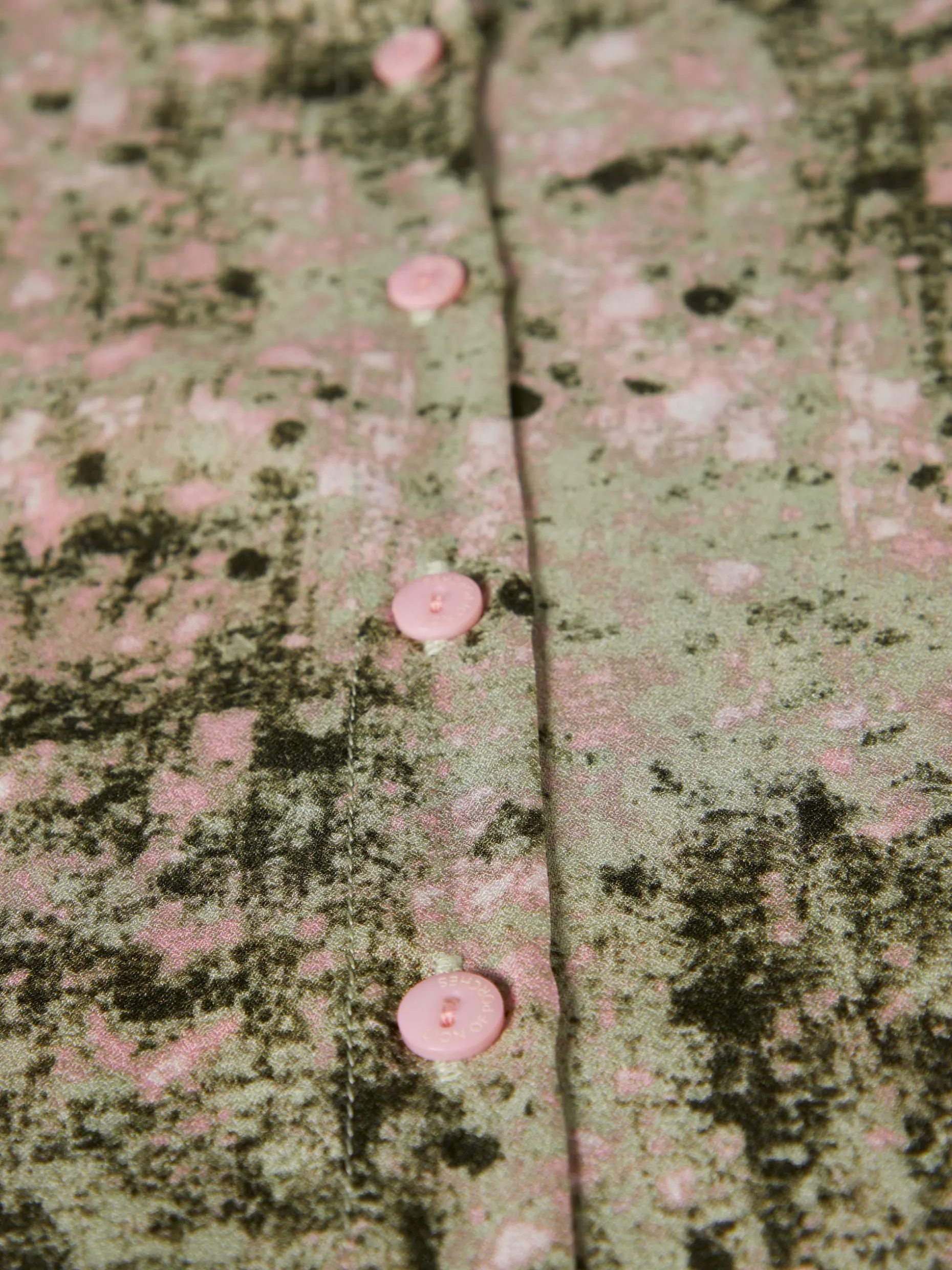 Camisa longa oversize com padrão abstrato