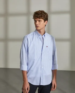 Camisa regular fit com padrão de riscas