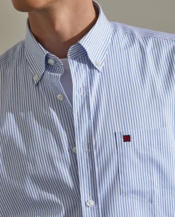 Camisa regular fit com padrão de riscas