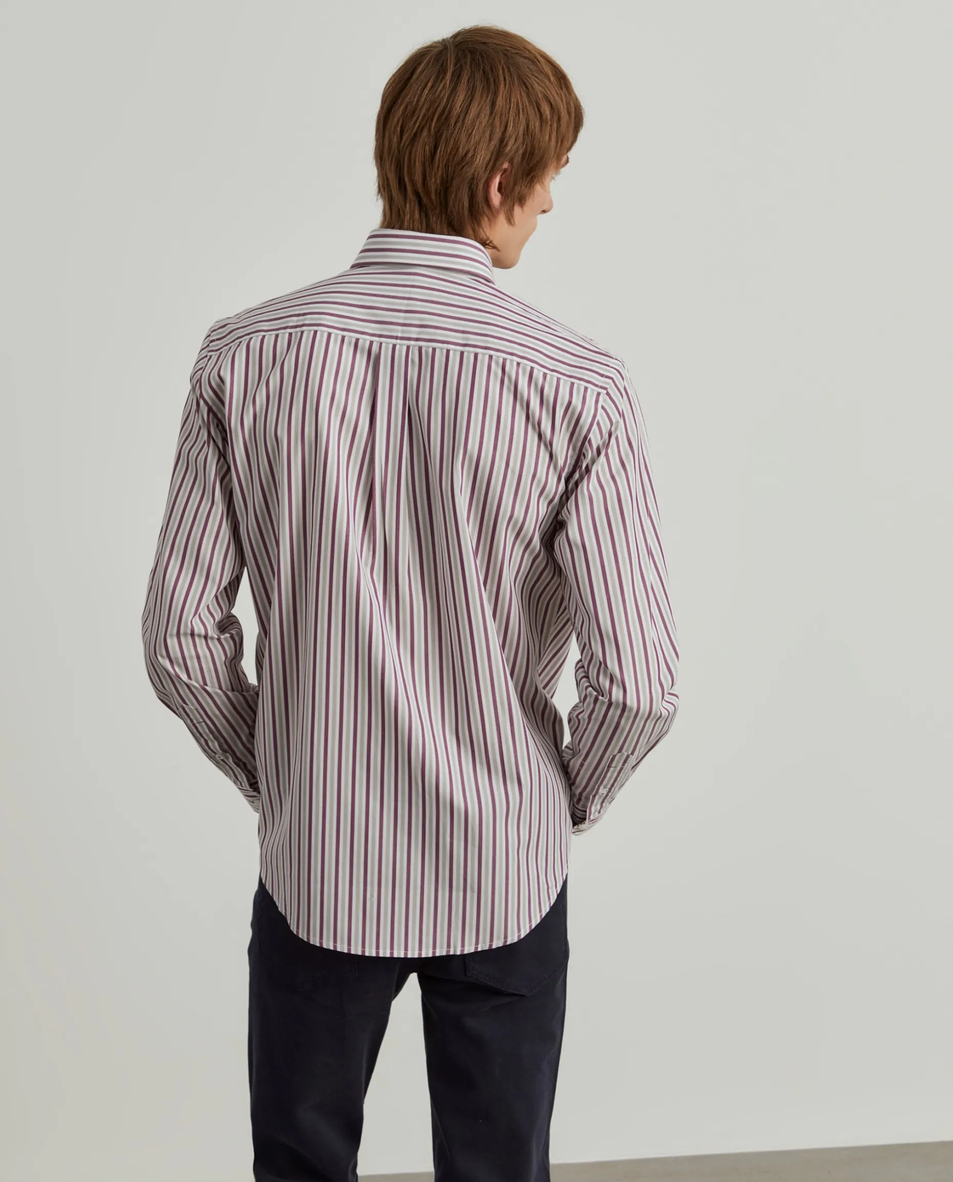 Camisa regular fit com padrão de riscas
