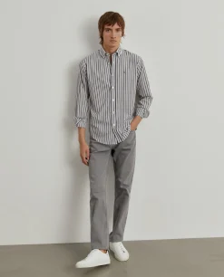 Camisa regular fit com padrão de riscas