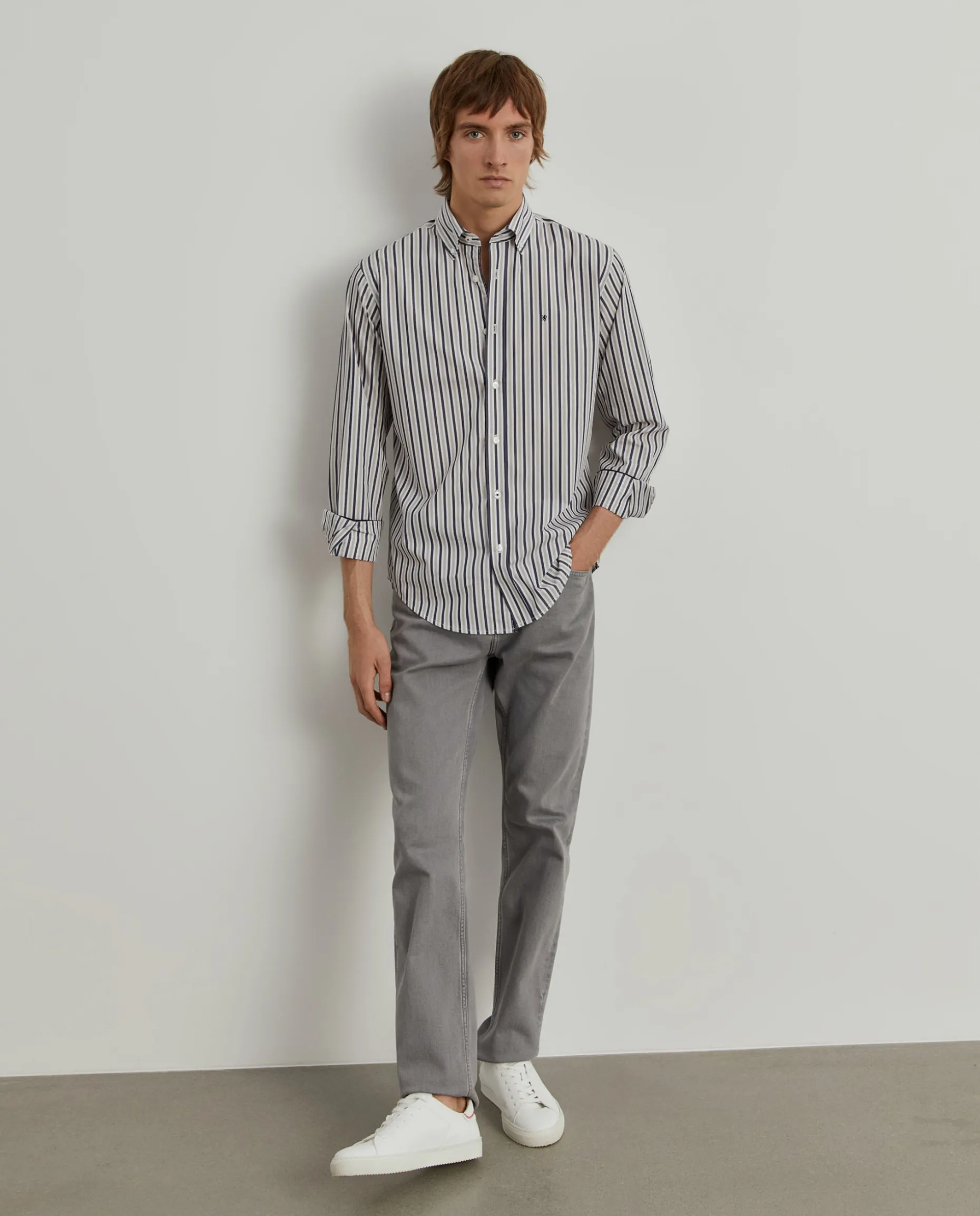 Camisa regular fit com padrão de riscas