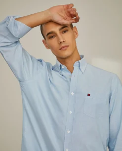 Camisa regular fit de algodão em cor lisa