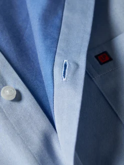 Camisa regular fit de algodão em cor lisa