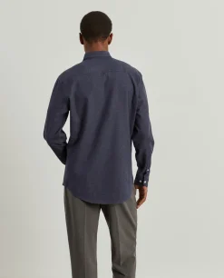 Camisa slim fit com bolso em contraste