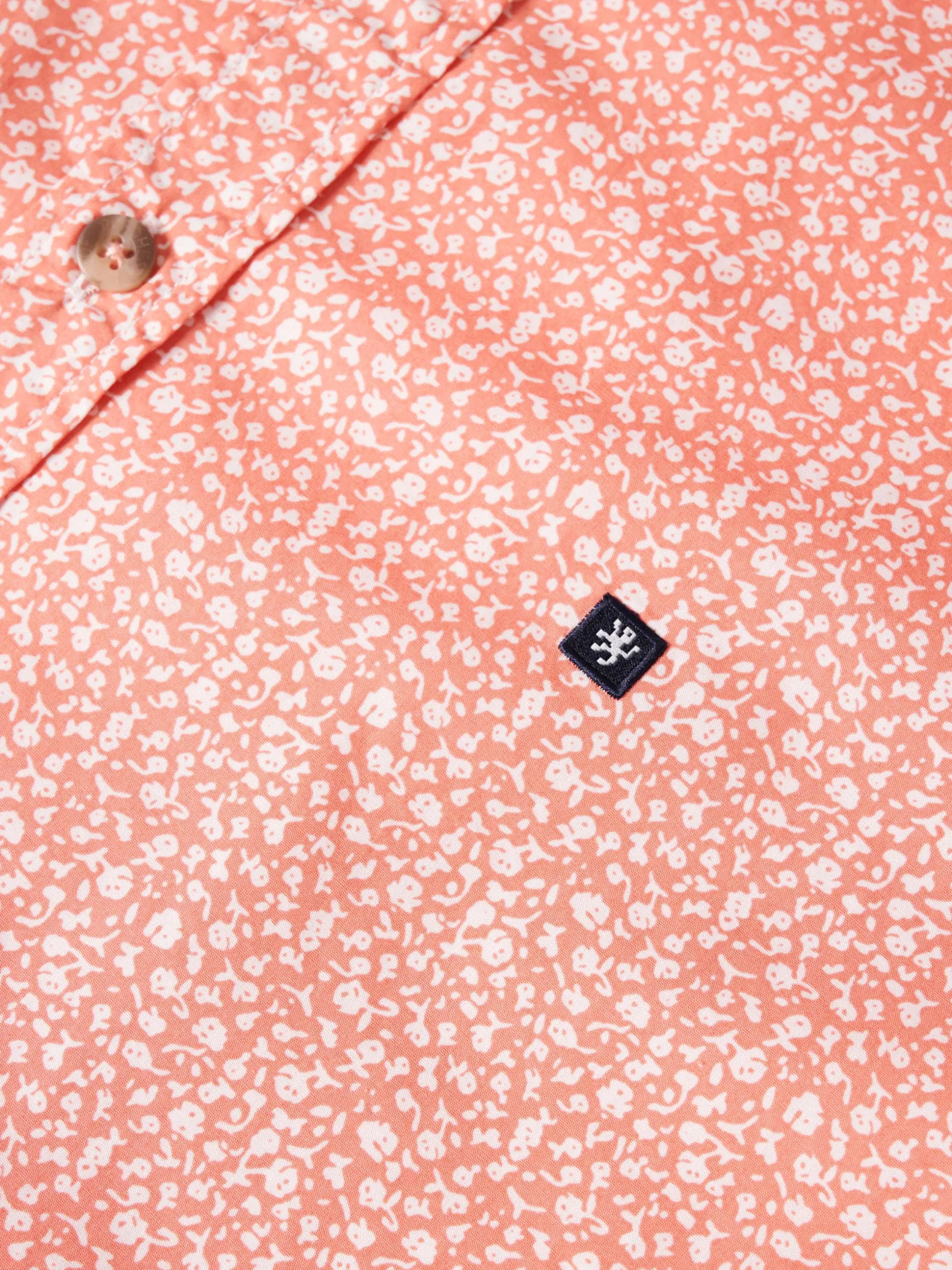 Camisa slim fit com flores