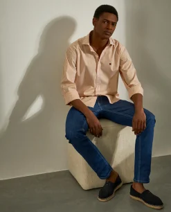 Camisa slim fit com padrão de riscas