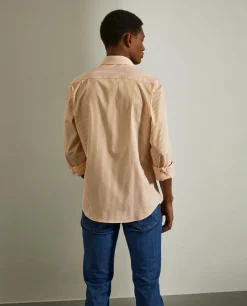 Camisa slim fit com padrão de riscas