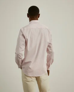 Camisa slim fit com padrão de riscas