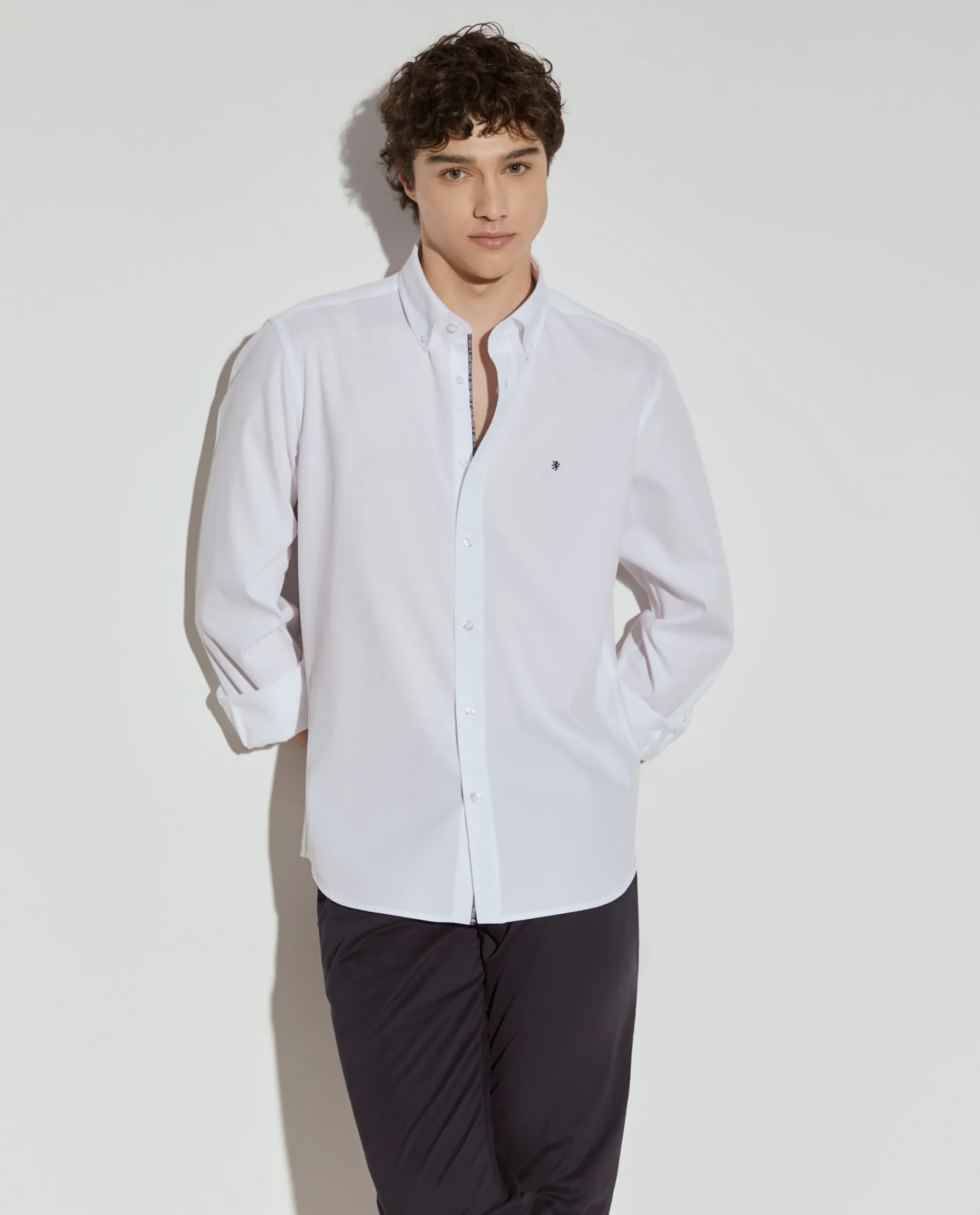Camisa slim fit de algodão garment dye