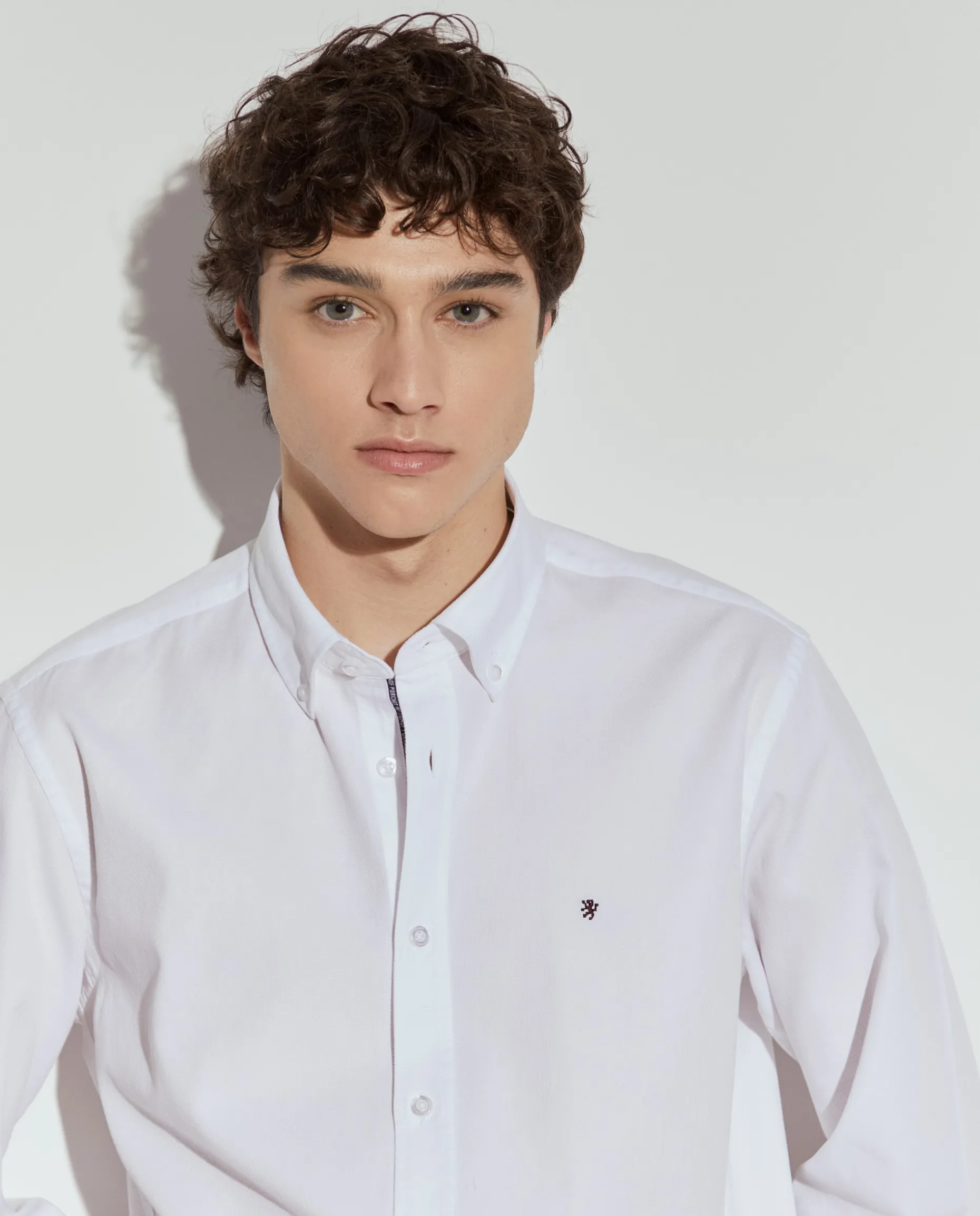 Camisa slim fit de algodão garment dye