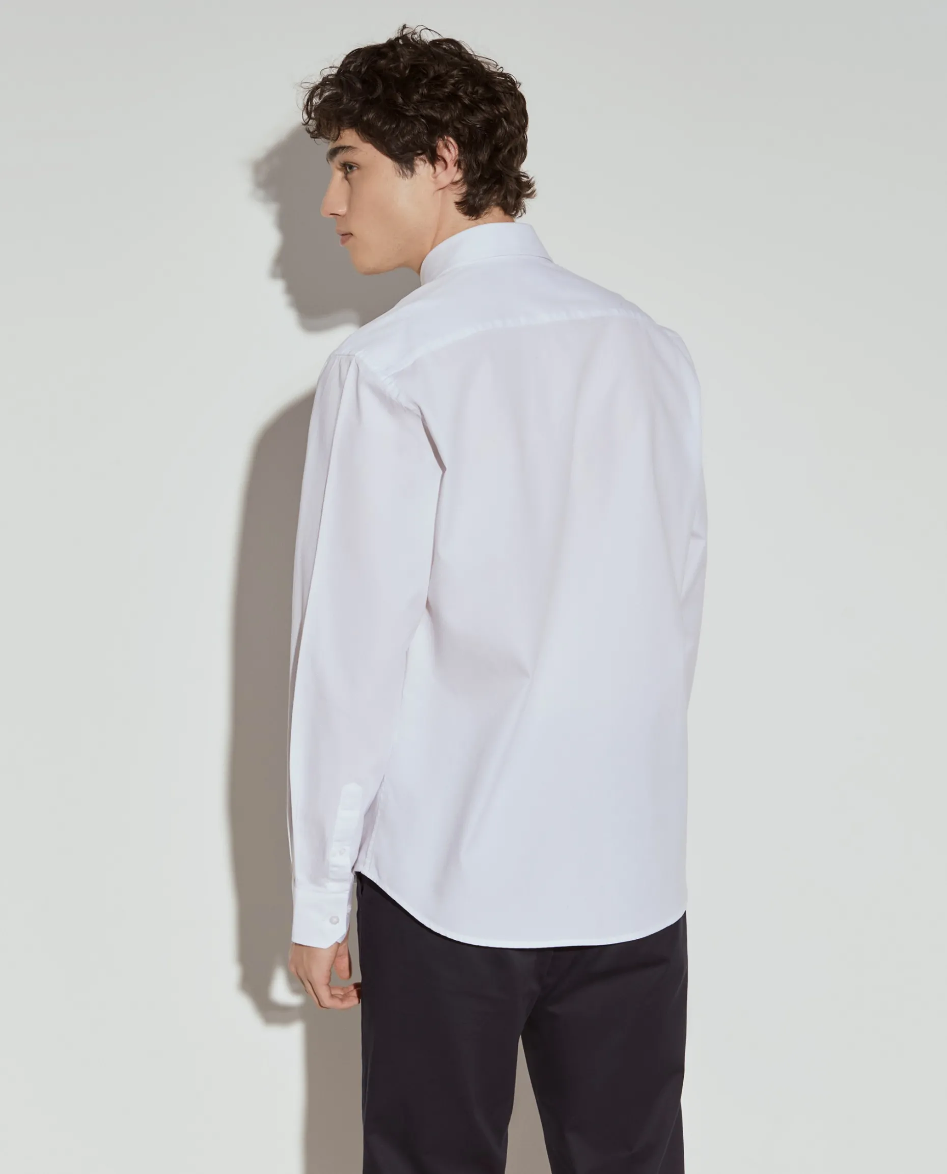 Camisa slim fit de algodão garment dye