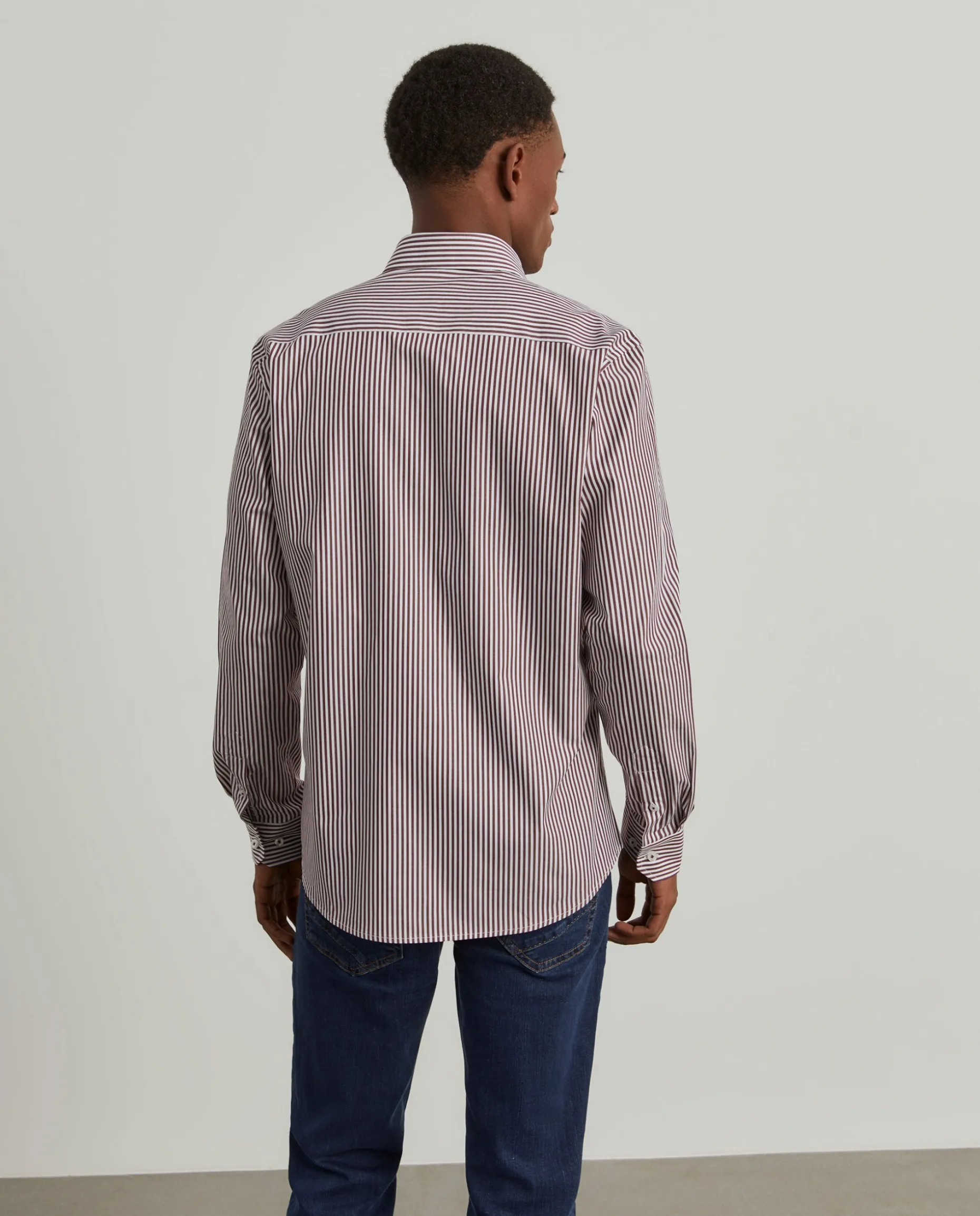 Camisa slim fit de algodão às riscas