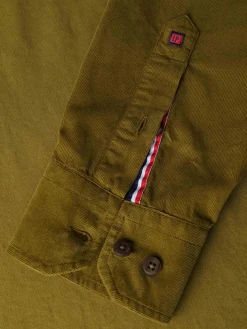 Camisa slim fit de bombazine em cor lisa