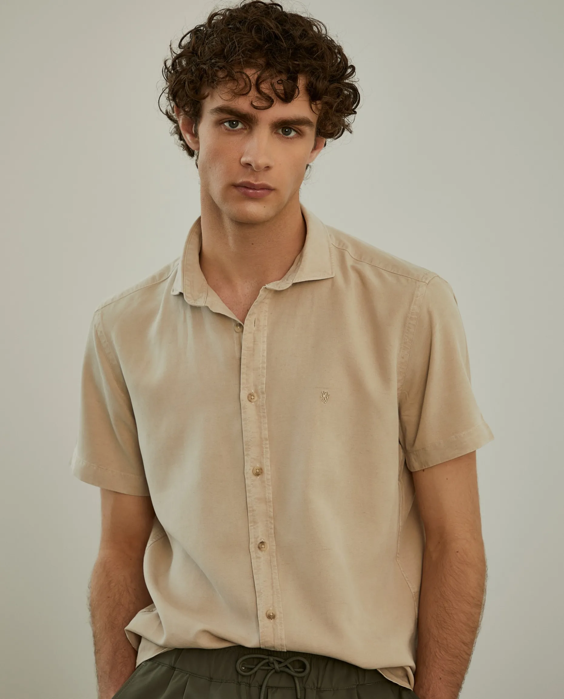 Camisa slim fit de manga curta