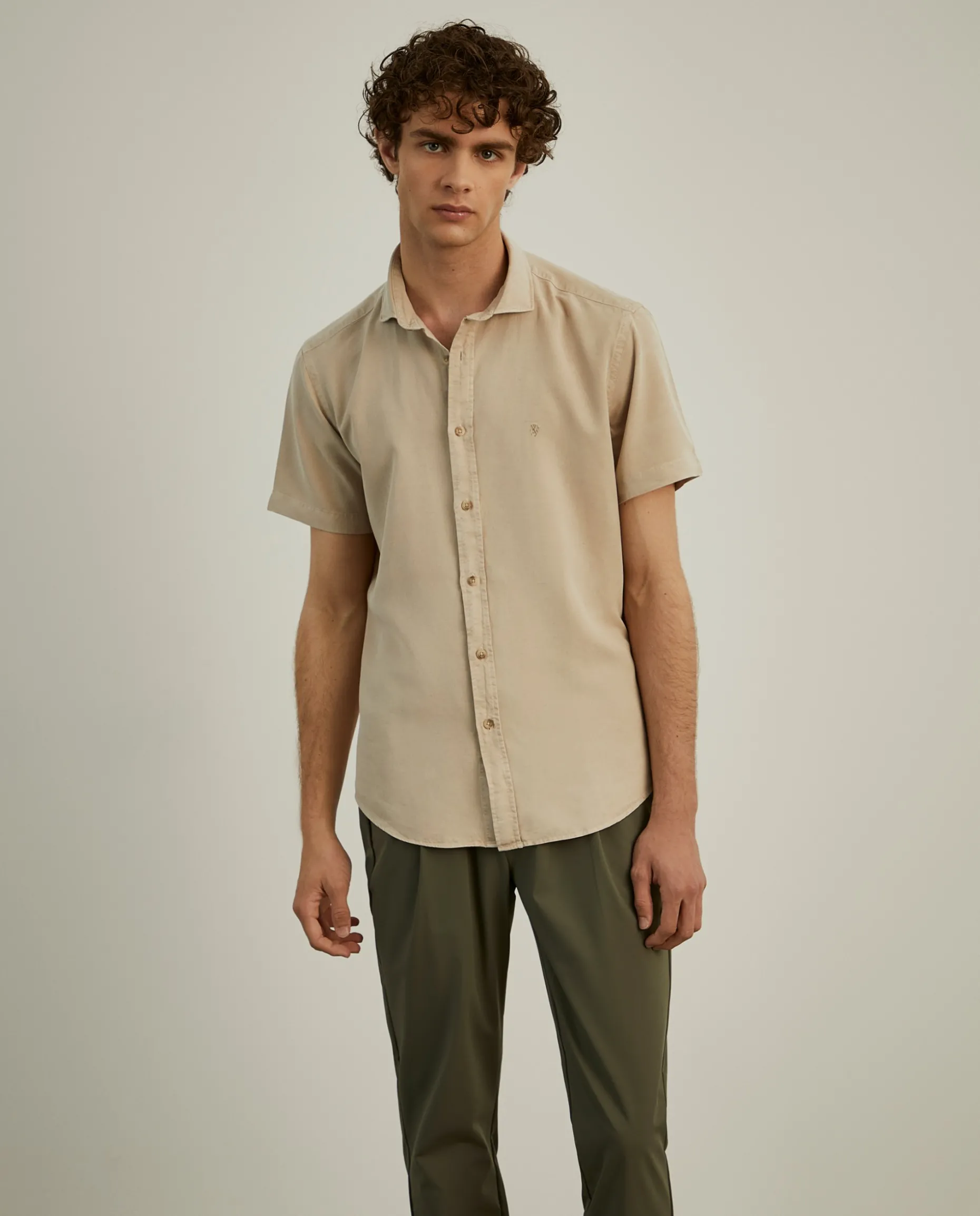 Camisa slim fit de manga curta