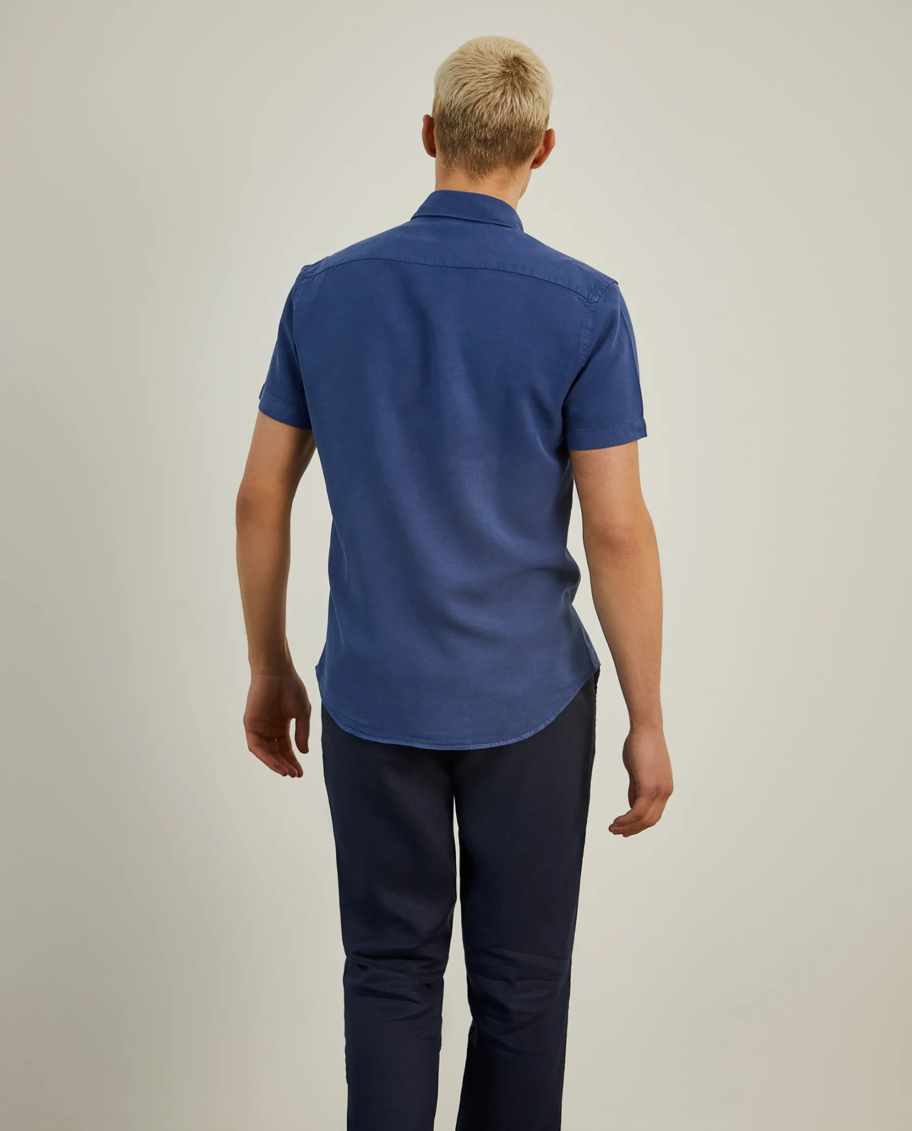 Camisa slim fit de manga curta