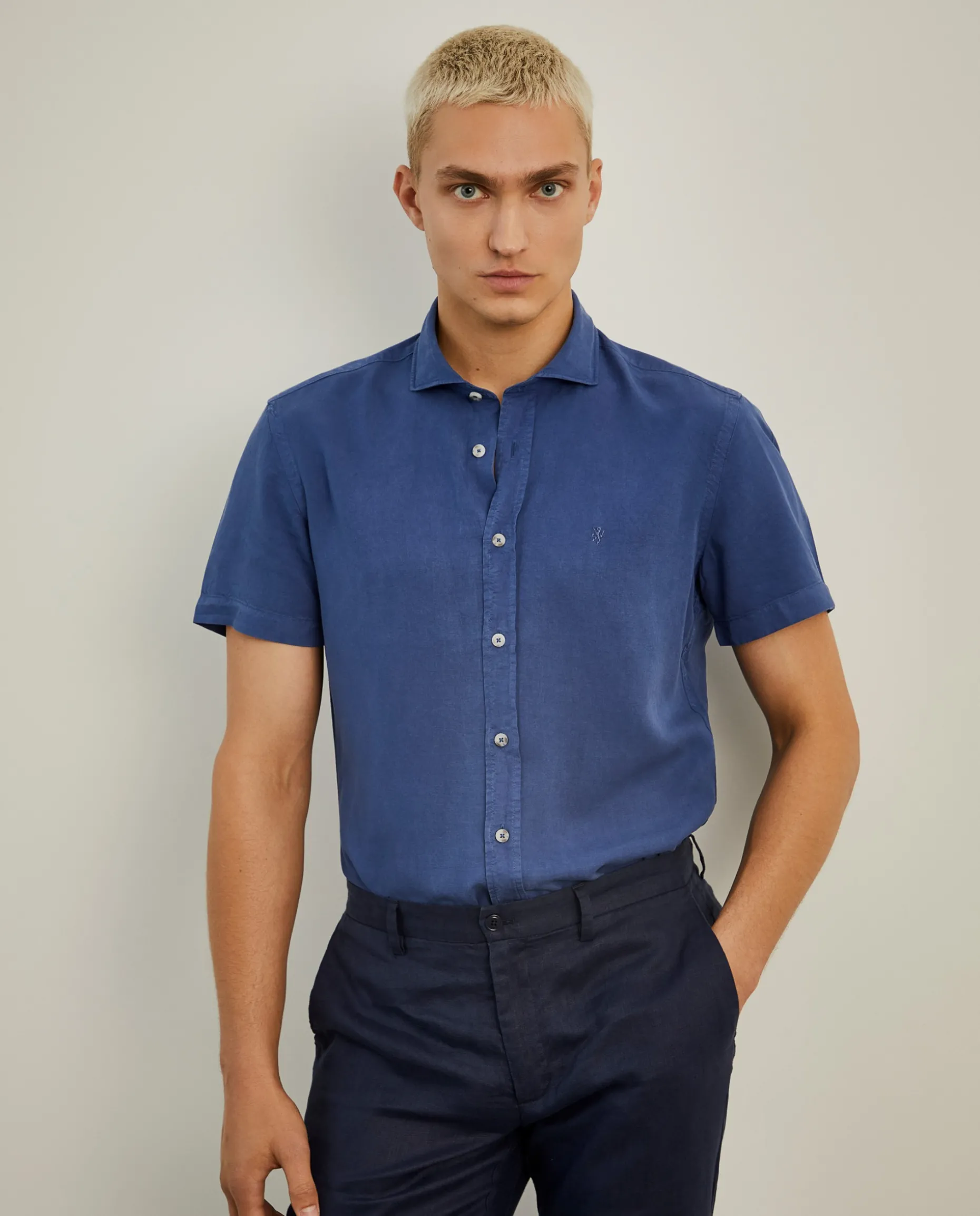 Camisa slim fit de manga curta