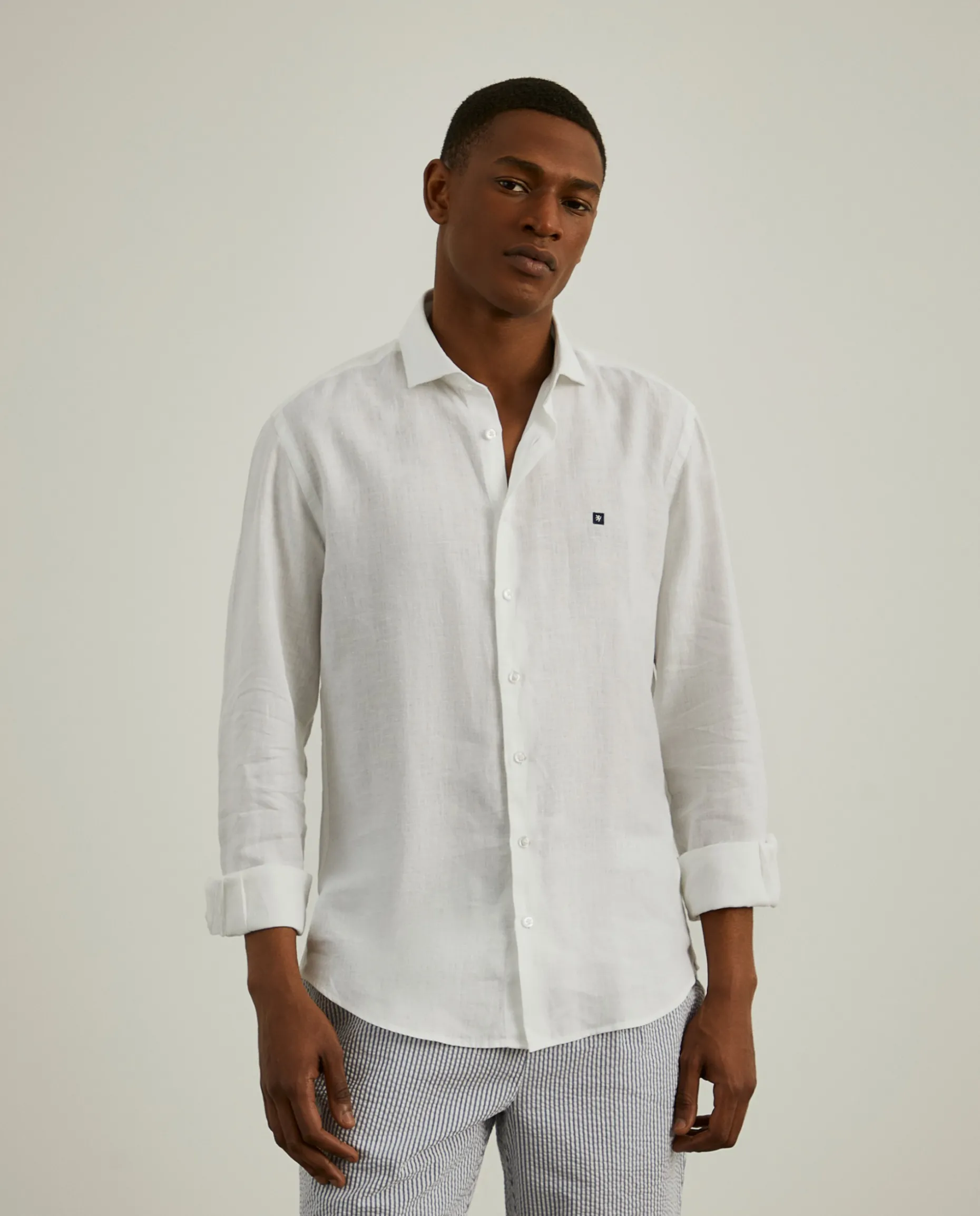 Camisa slim fit em linho garment dye