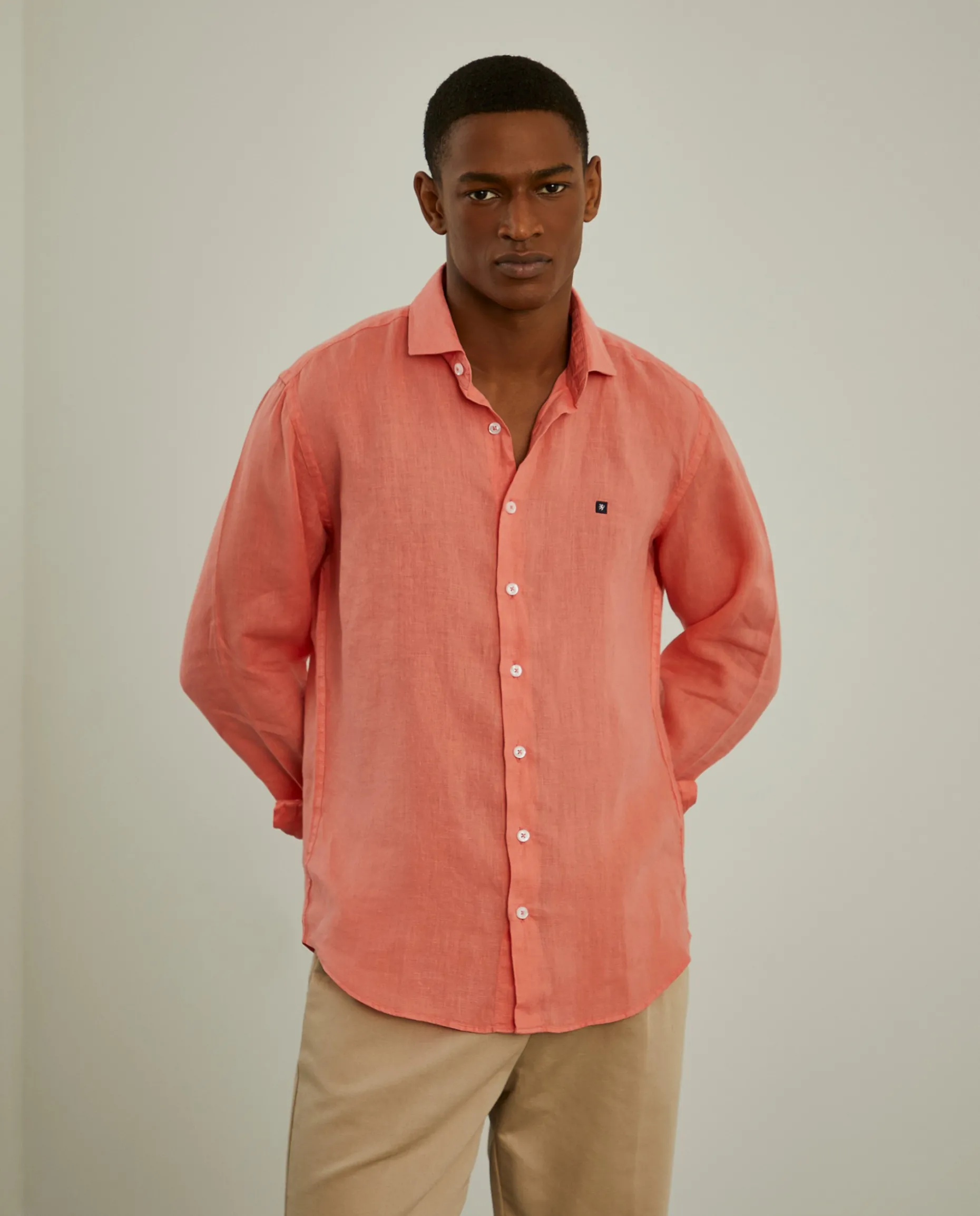 Camisa slim fit em linho garment dye