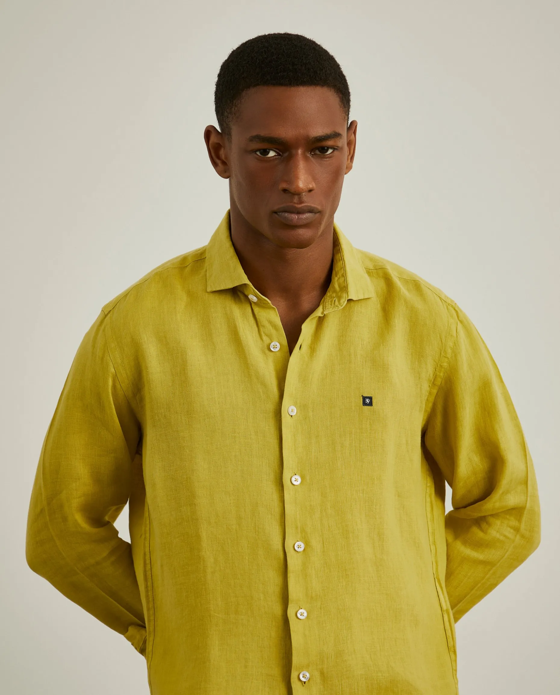 Camisa slim fit em linho garment dye