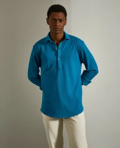 Camisa slim fit em malha piqué com carcela de polo