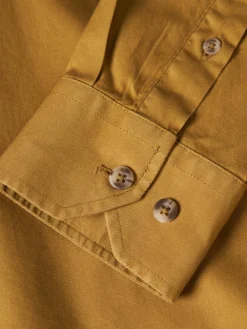 Camisa slim fit em sarjinha