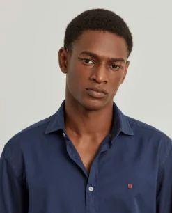 Camisa slim fit em sarjinha