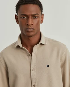 Camisa slim fit garment dye