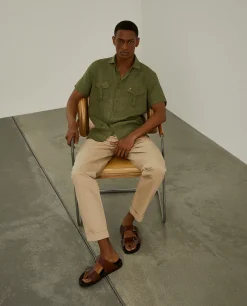 Camisa slim fit manga curta em linho