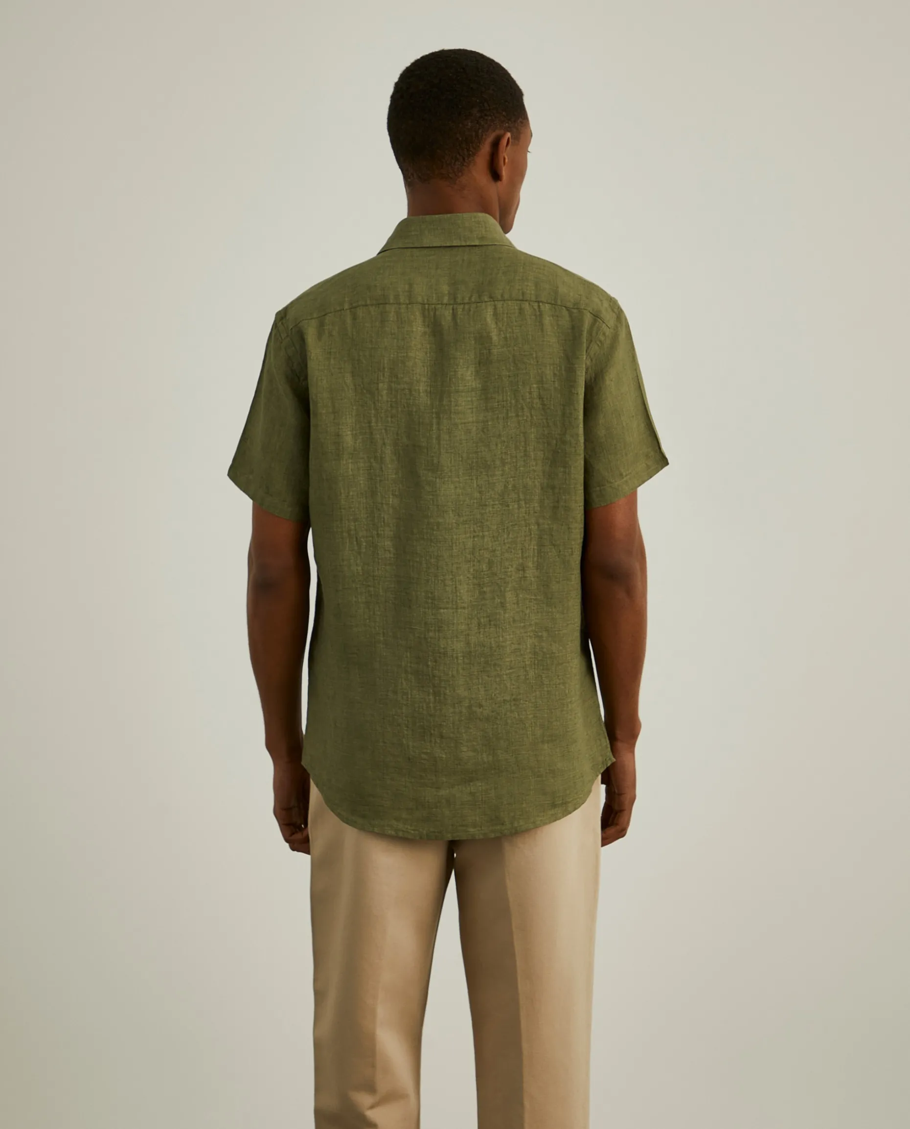 Camisa slim fit manga curta em linho