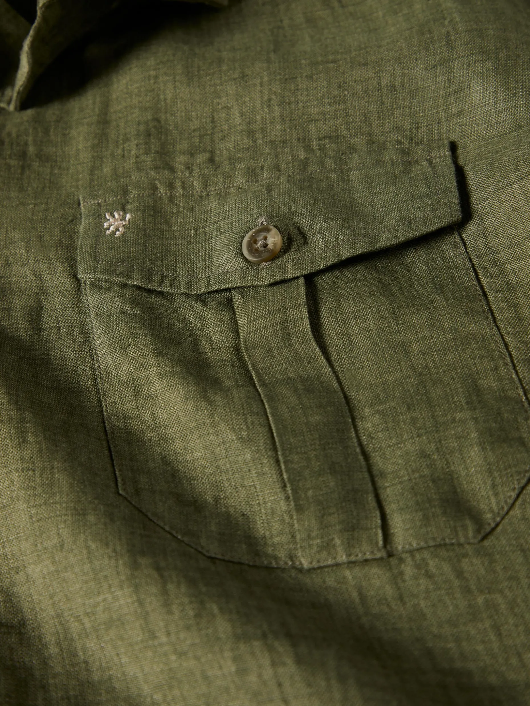 Camisa slim fit manga curta em linho