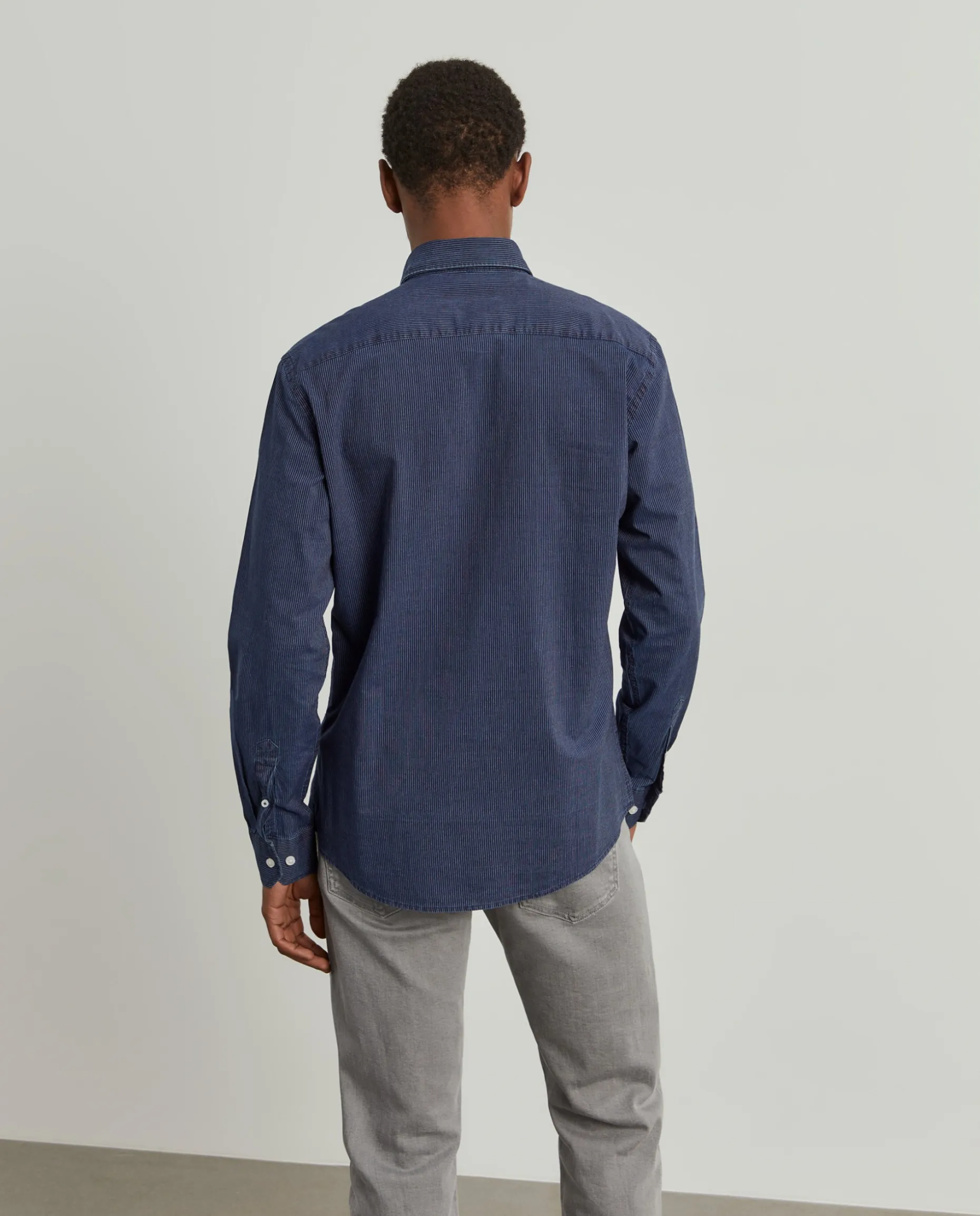 Camisa slim fit às riscas