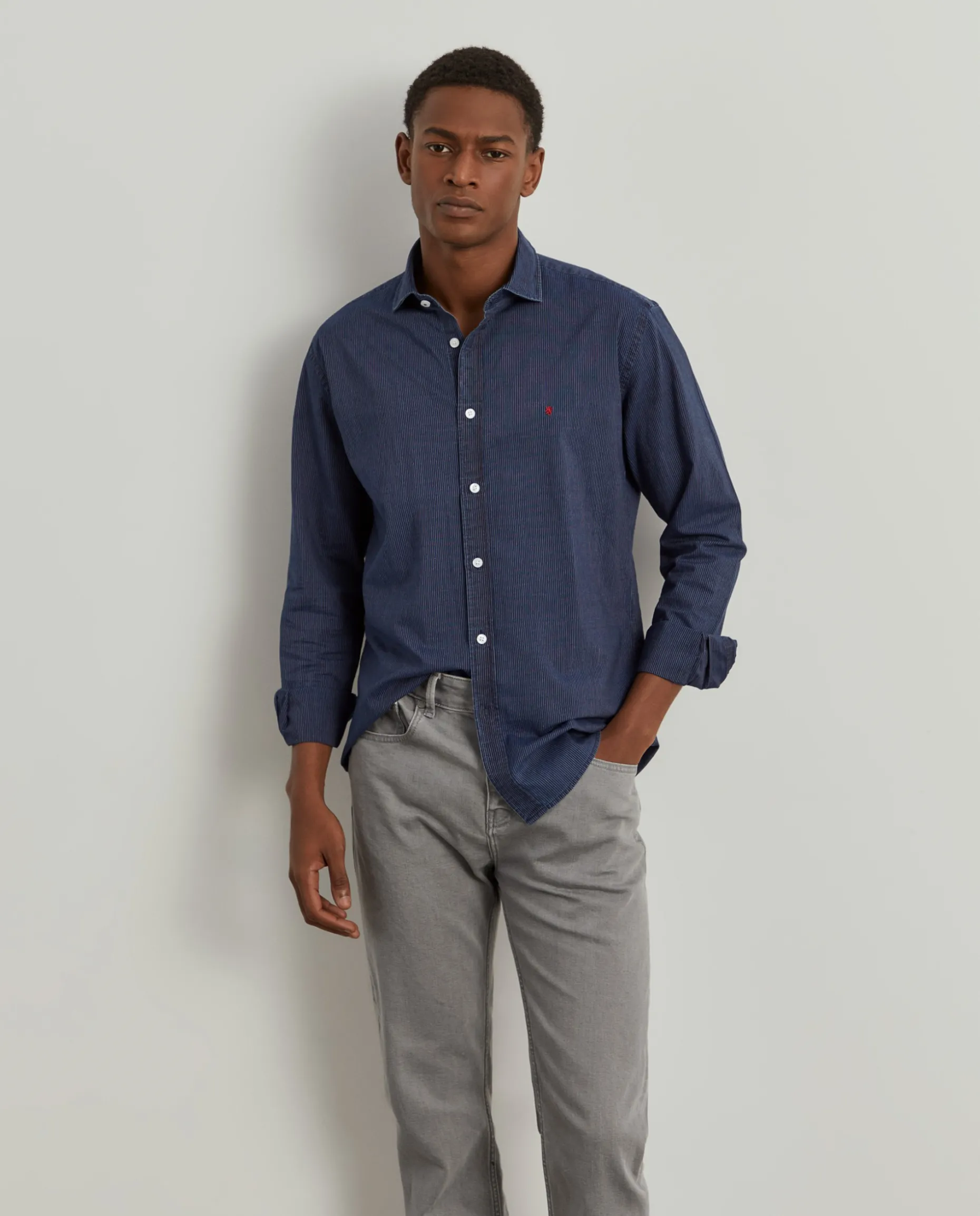 Camisa slim fit às riscas