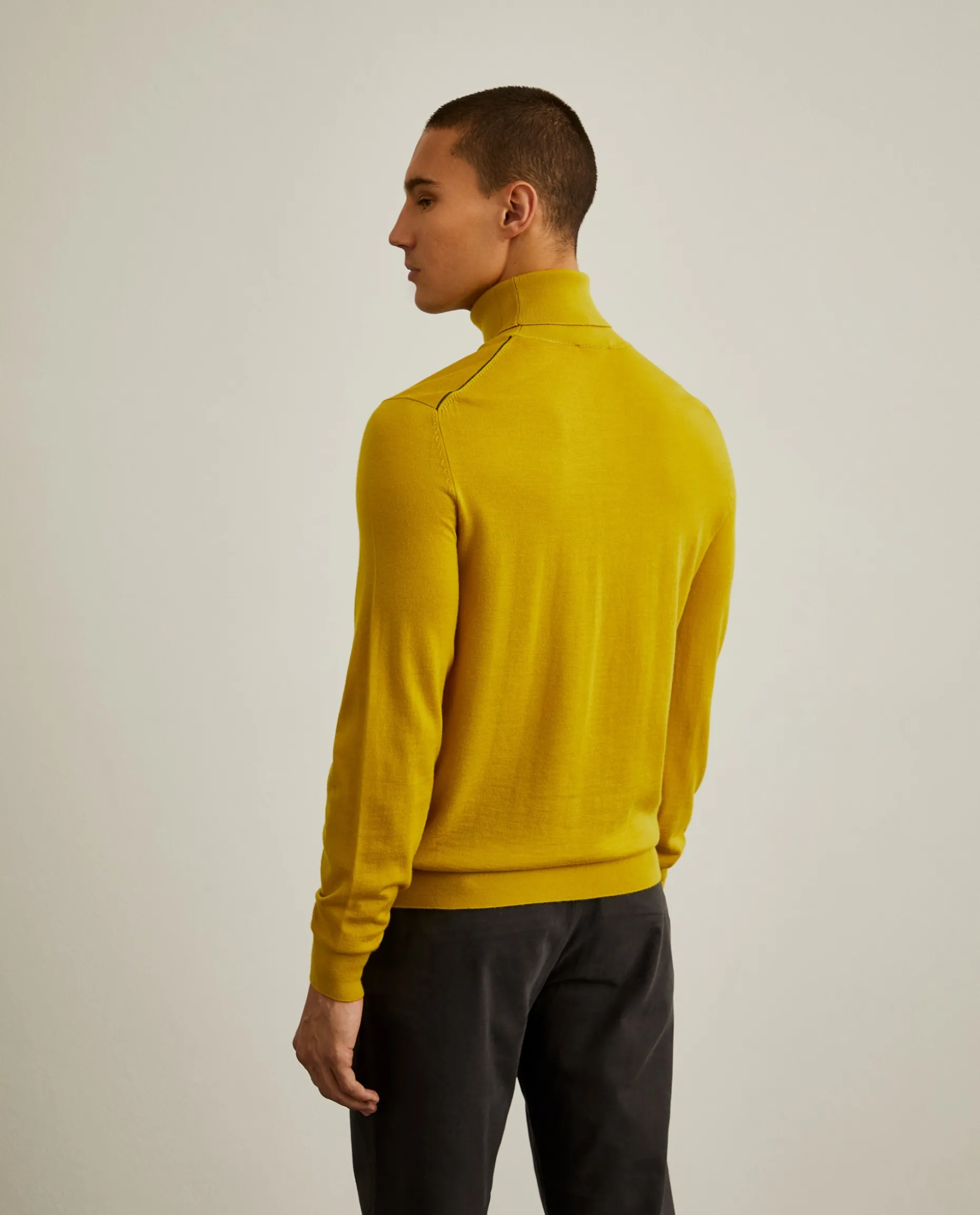 Camisola de gola alta 100% lã