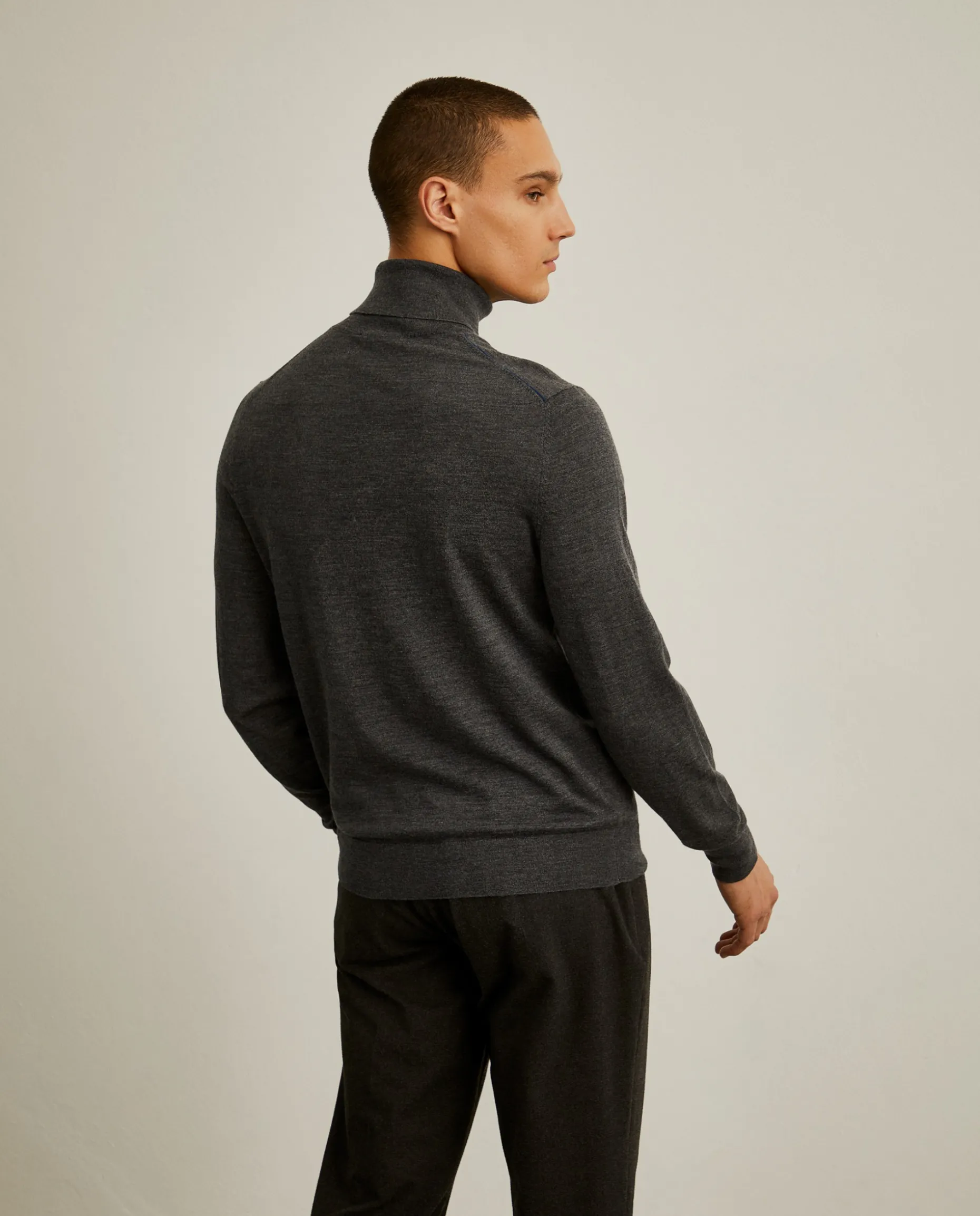 Camisola de gola alta 100% lã