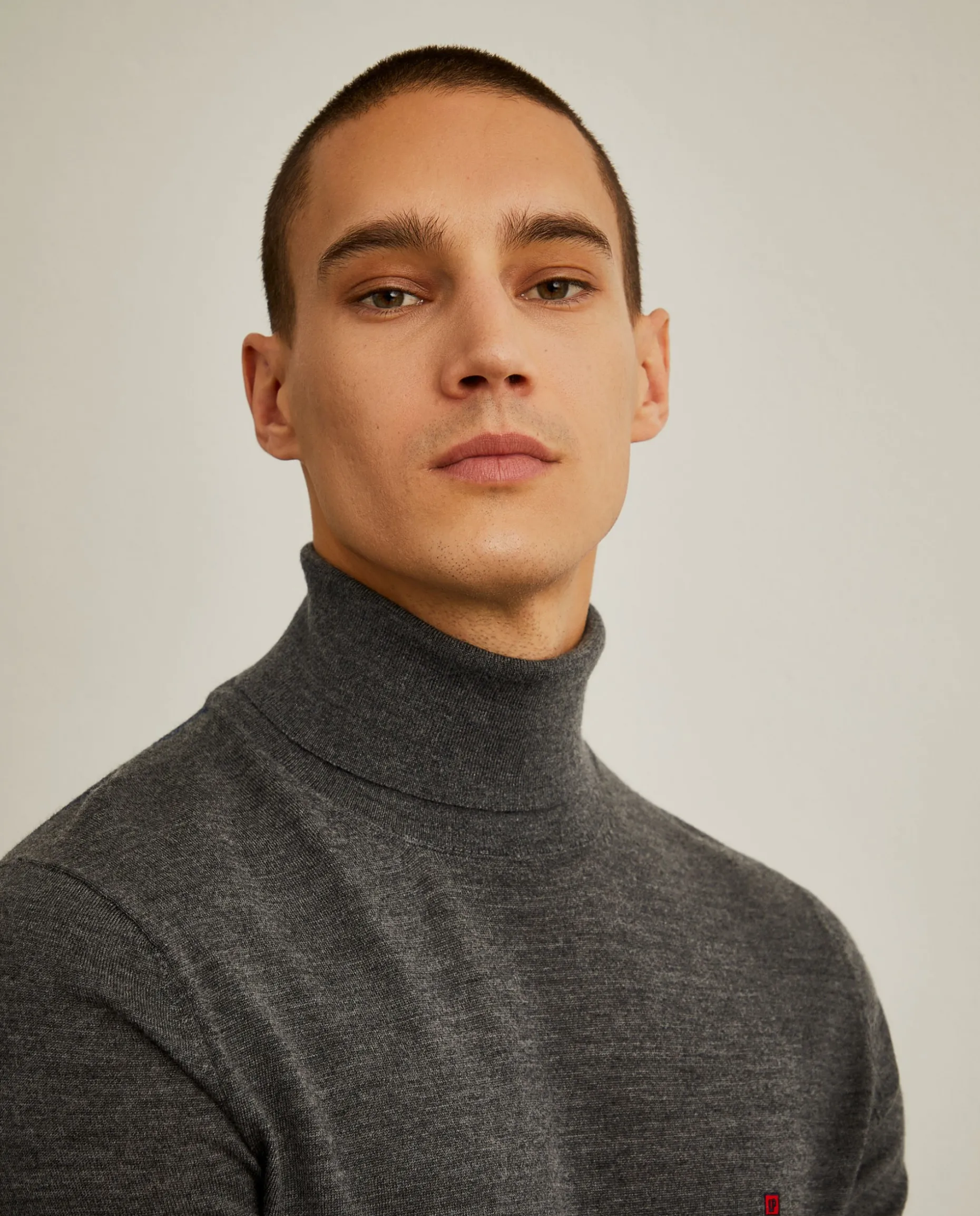 Camisola de gola alta 100% lã