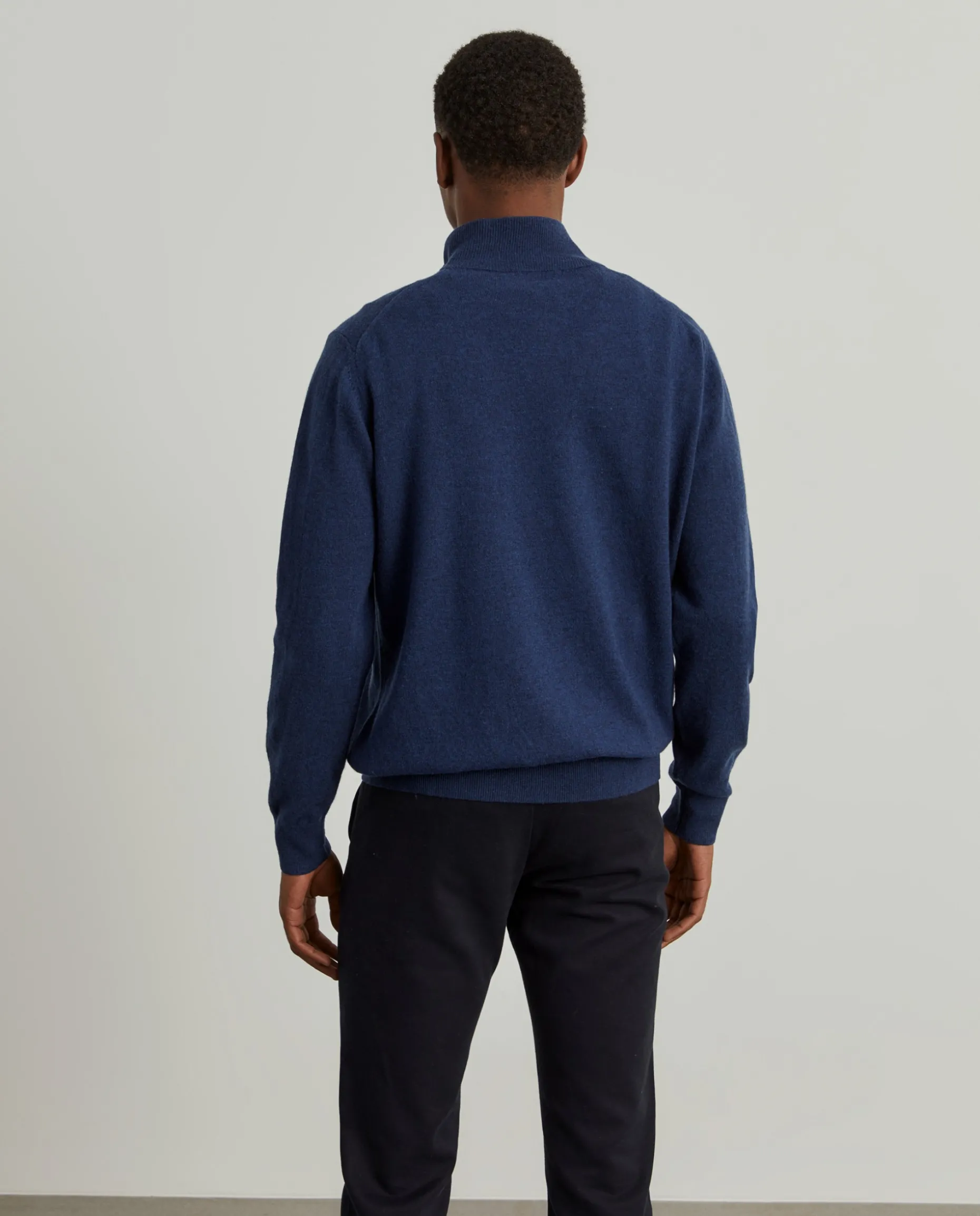 Camisola de lã com fecho