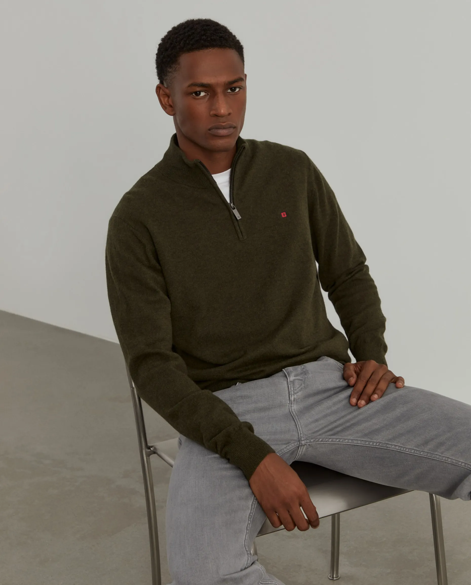 Camisola de lã com fecho