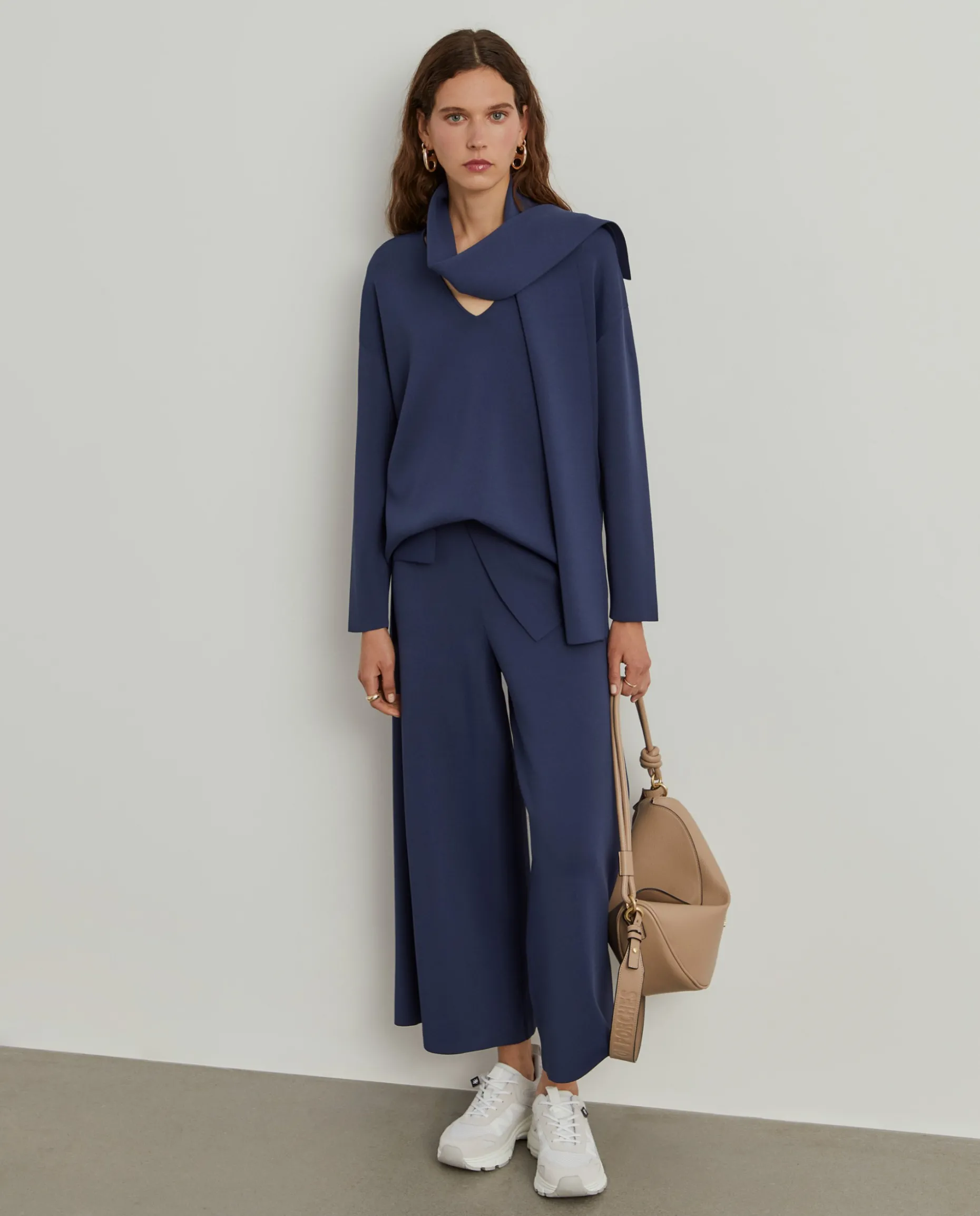 Camisola de malha com cachecol