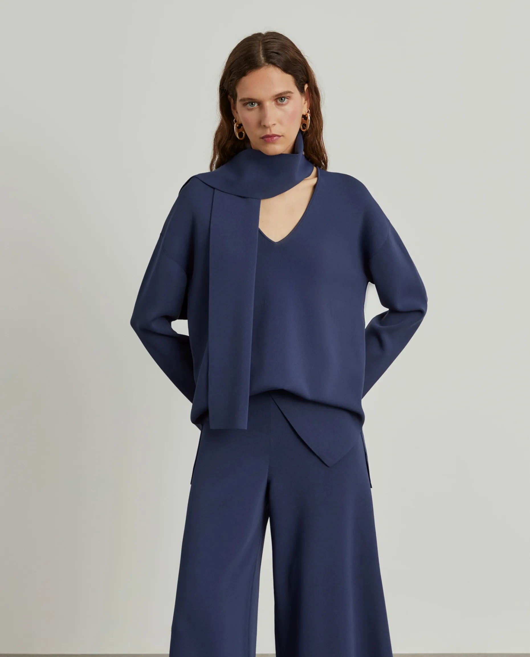 Camisola de malha com cachecol