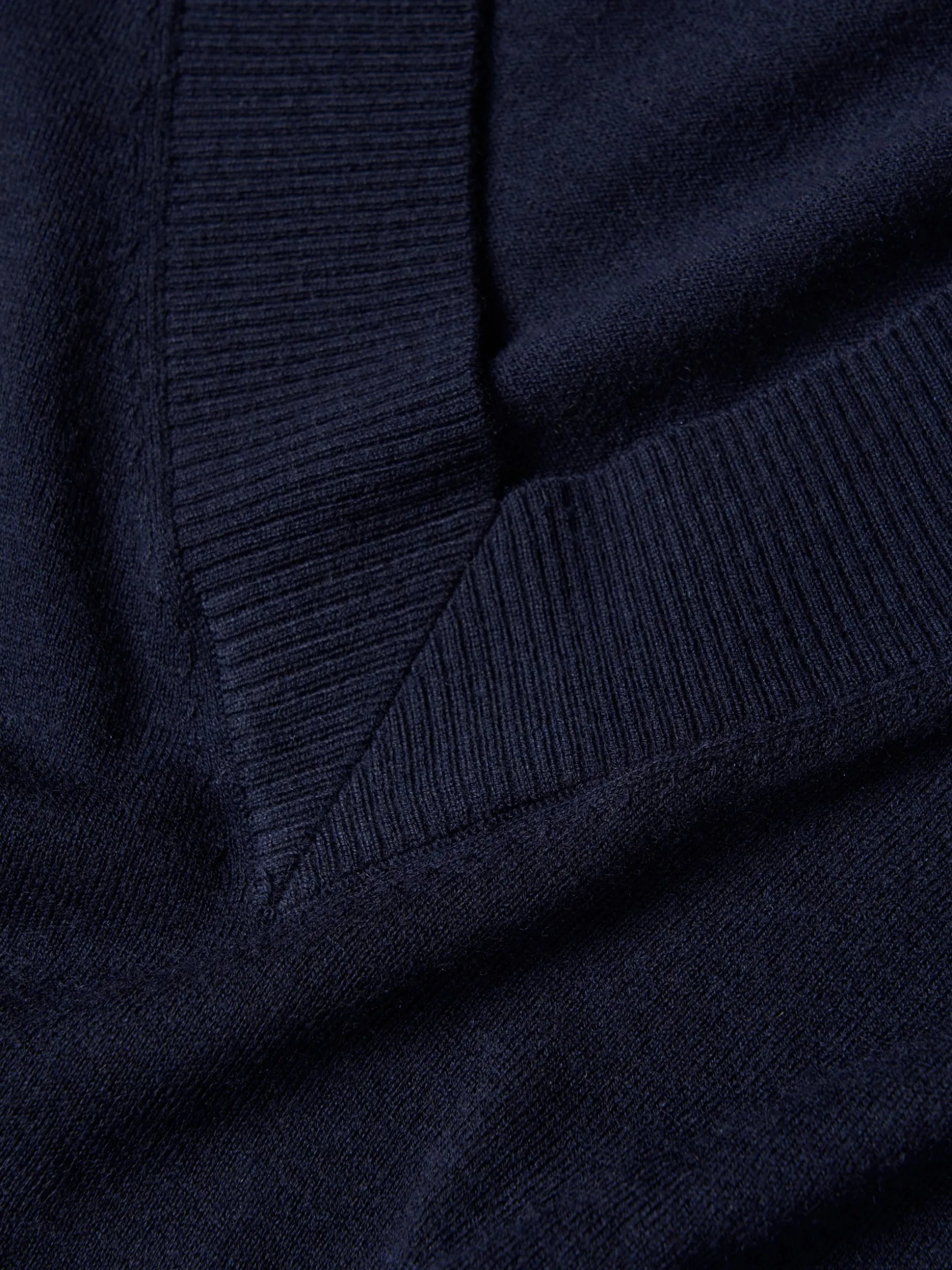 Camisola decote em V com lã