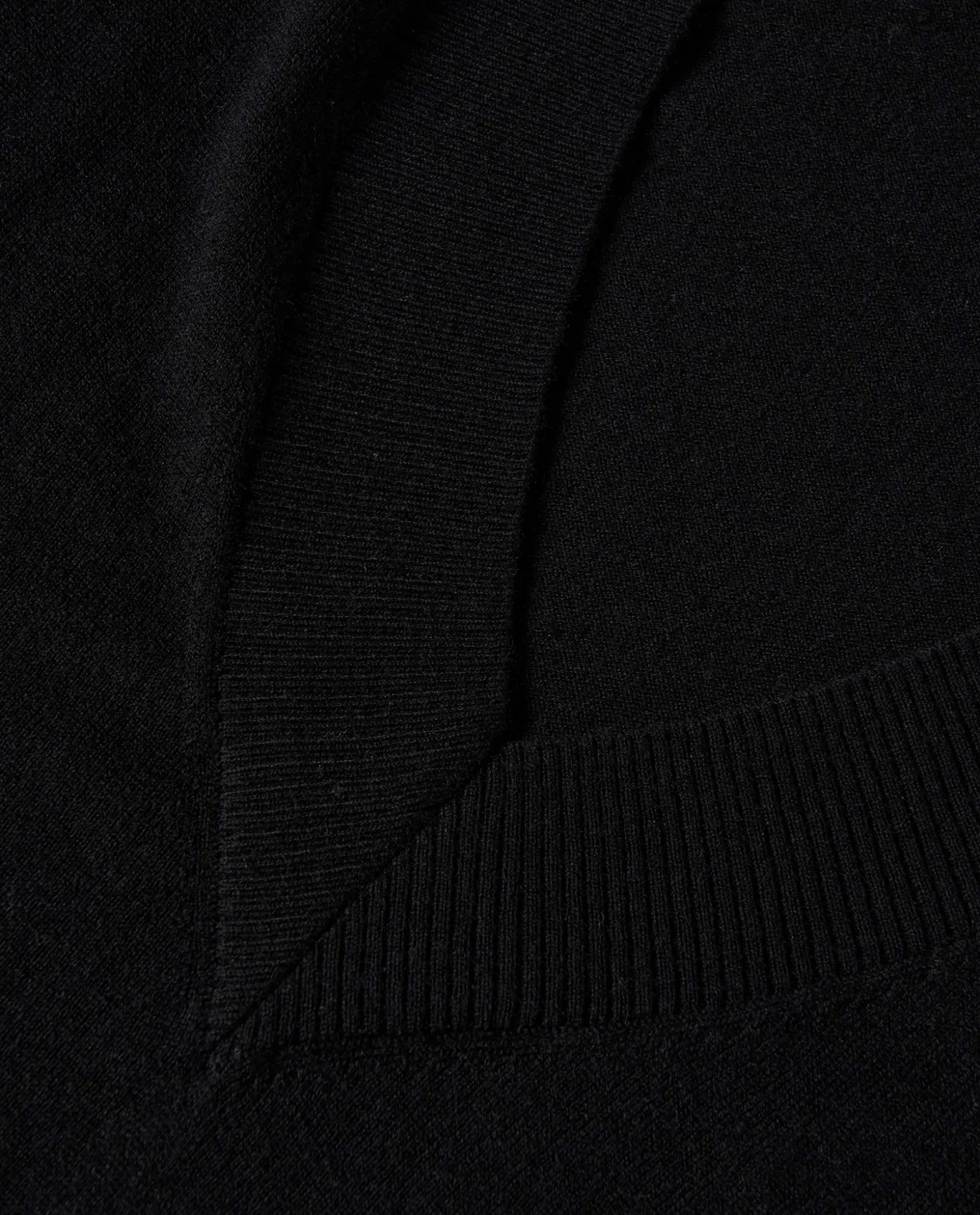 Camisola decote em V com lã