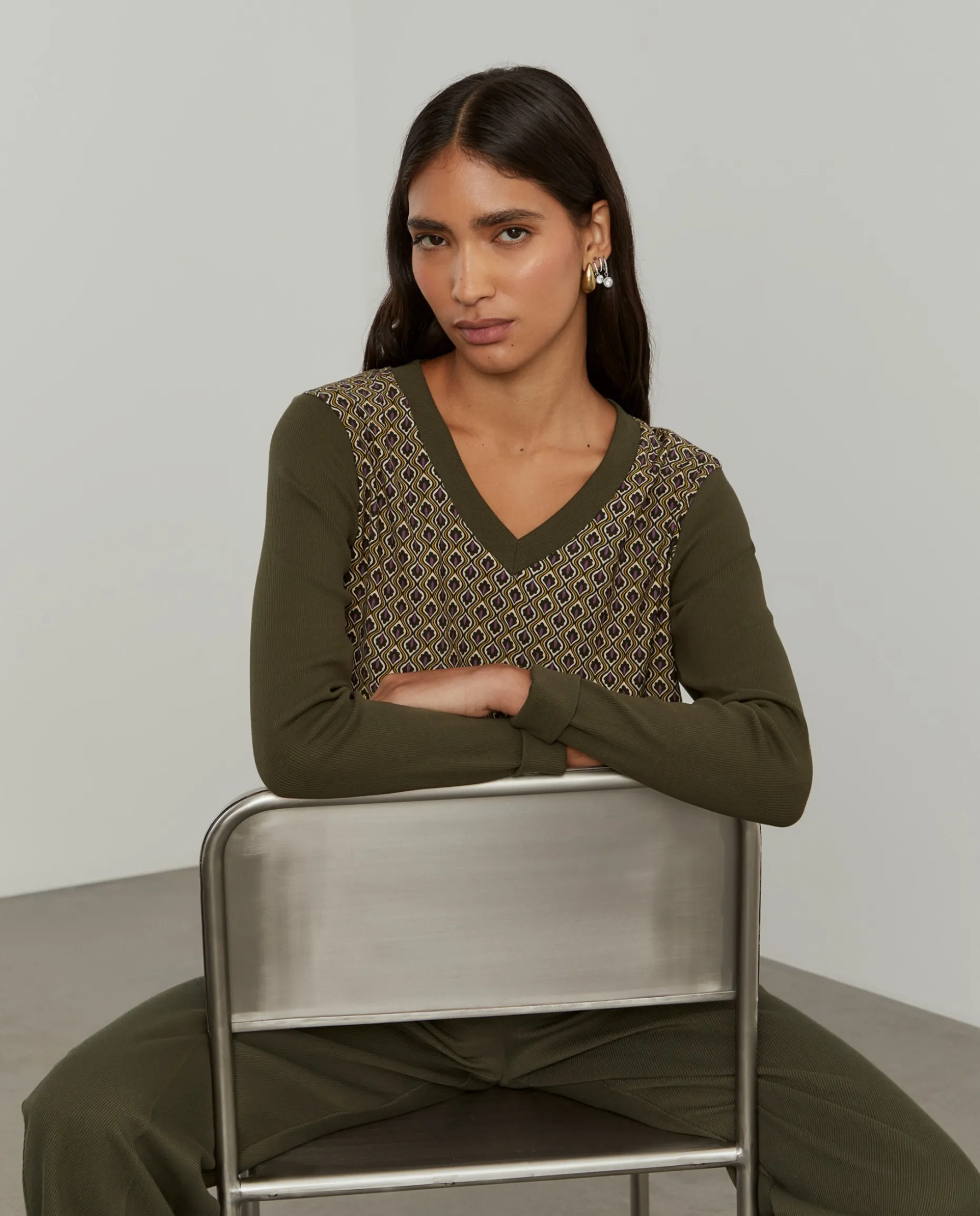 Camisola estampada decote em V