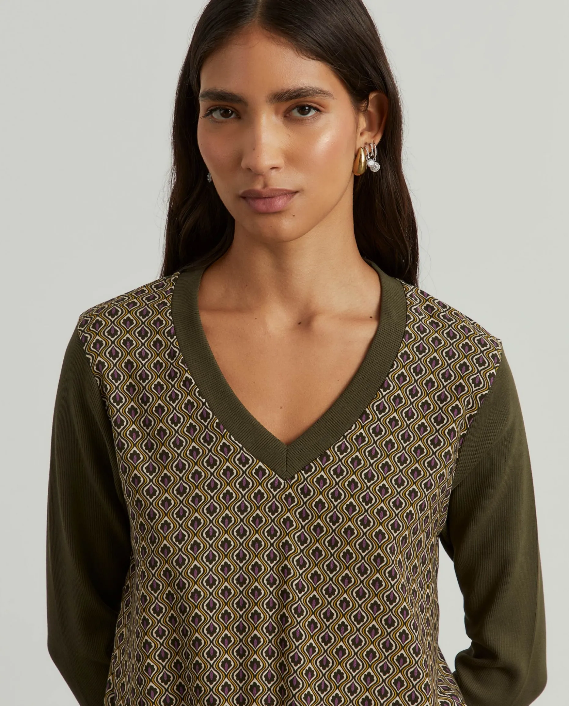 Camisola estampada decote em V