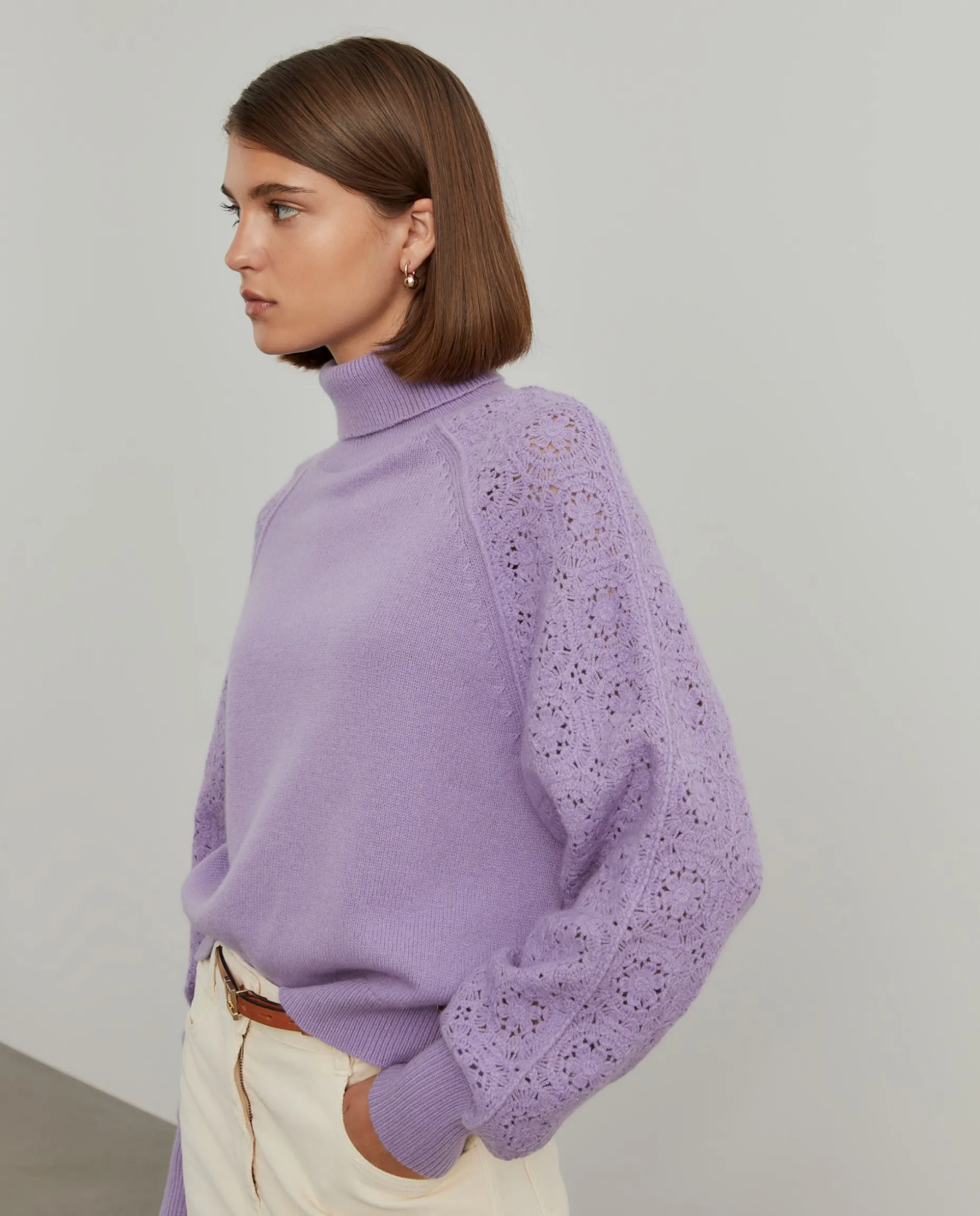 Camisola gola alta mangas croché