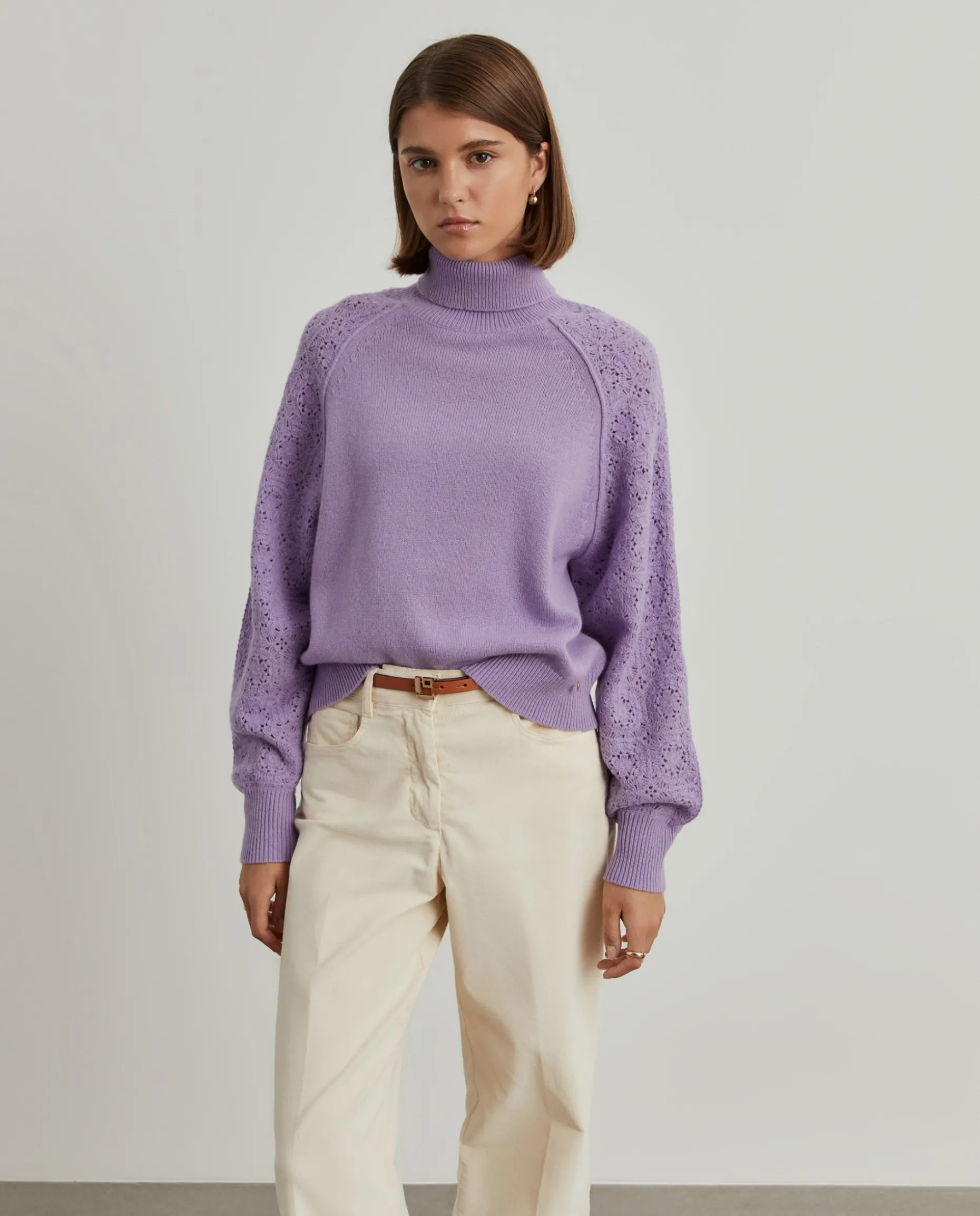 Camisola gola alta mangas croché