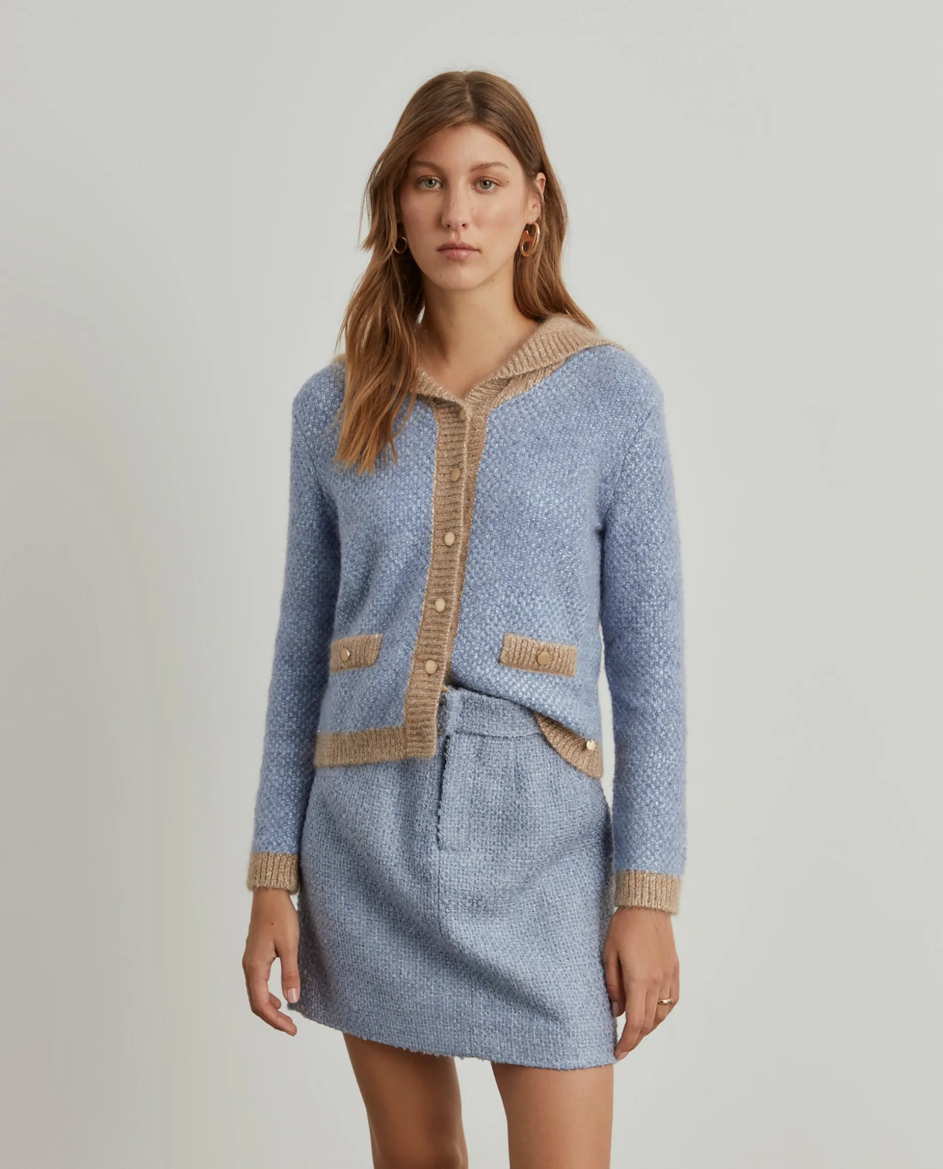 Casaco bicolor de malha tricotada