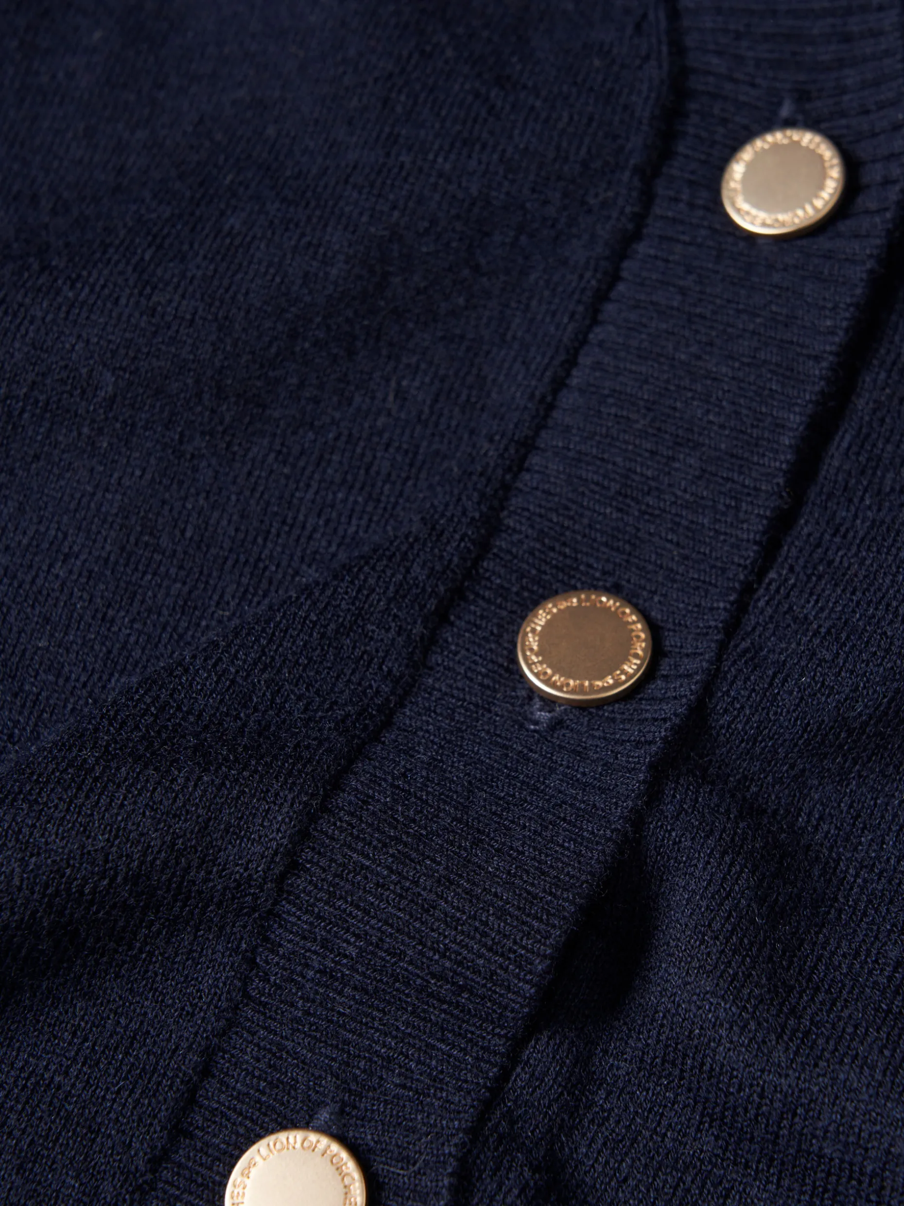 Casaco de malha básico com botões