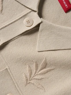 Casaco de malha com botões e bordado folhas